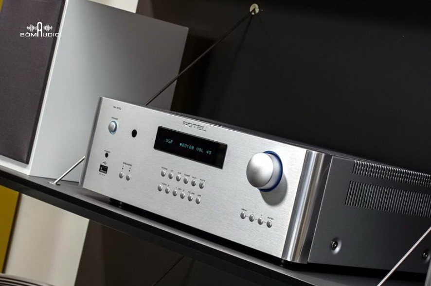 RA-1572 MKII có thiết kế tinh tế, nhỏ gọn