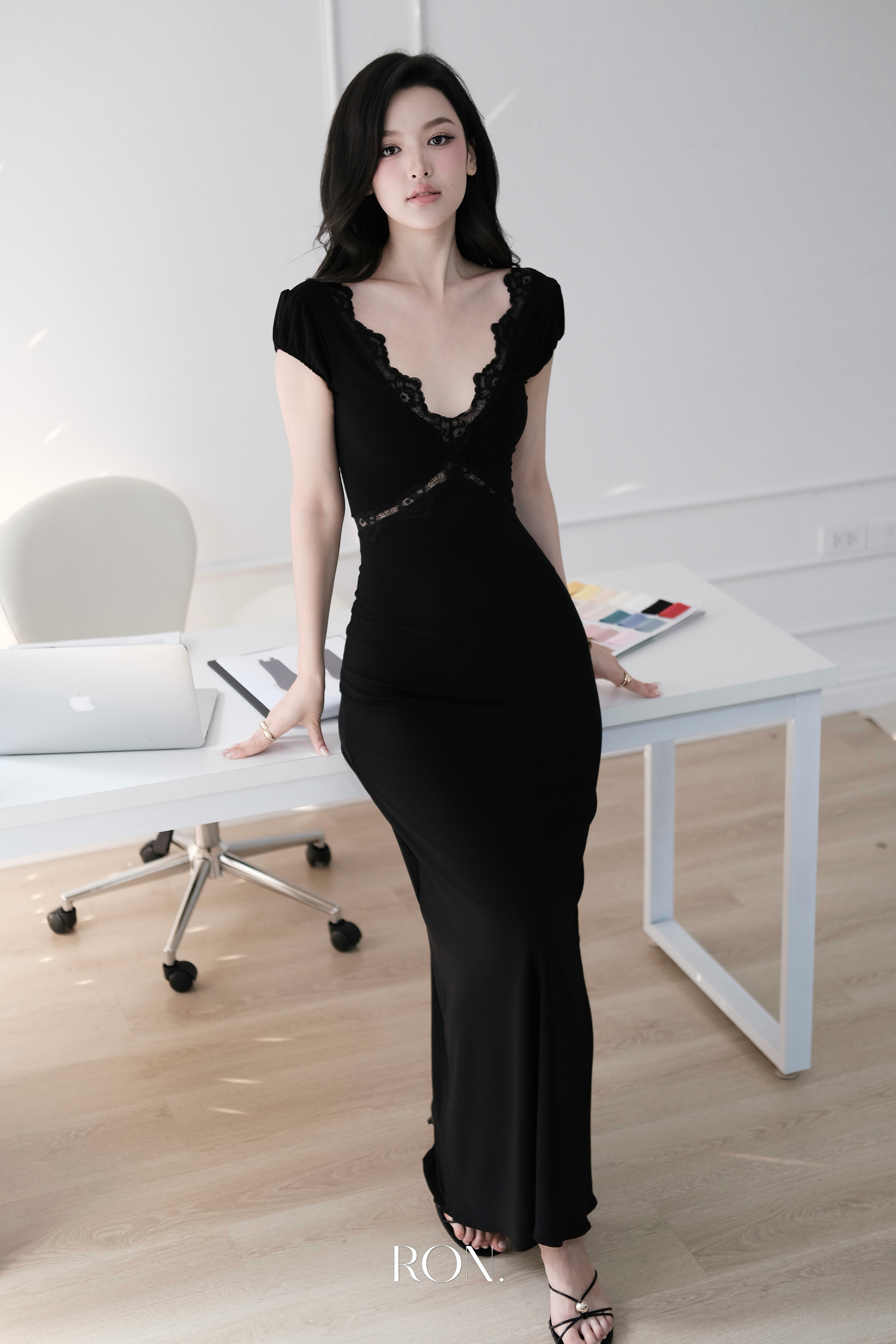 Váy ren vai bồng