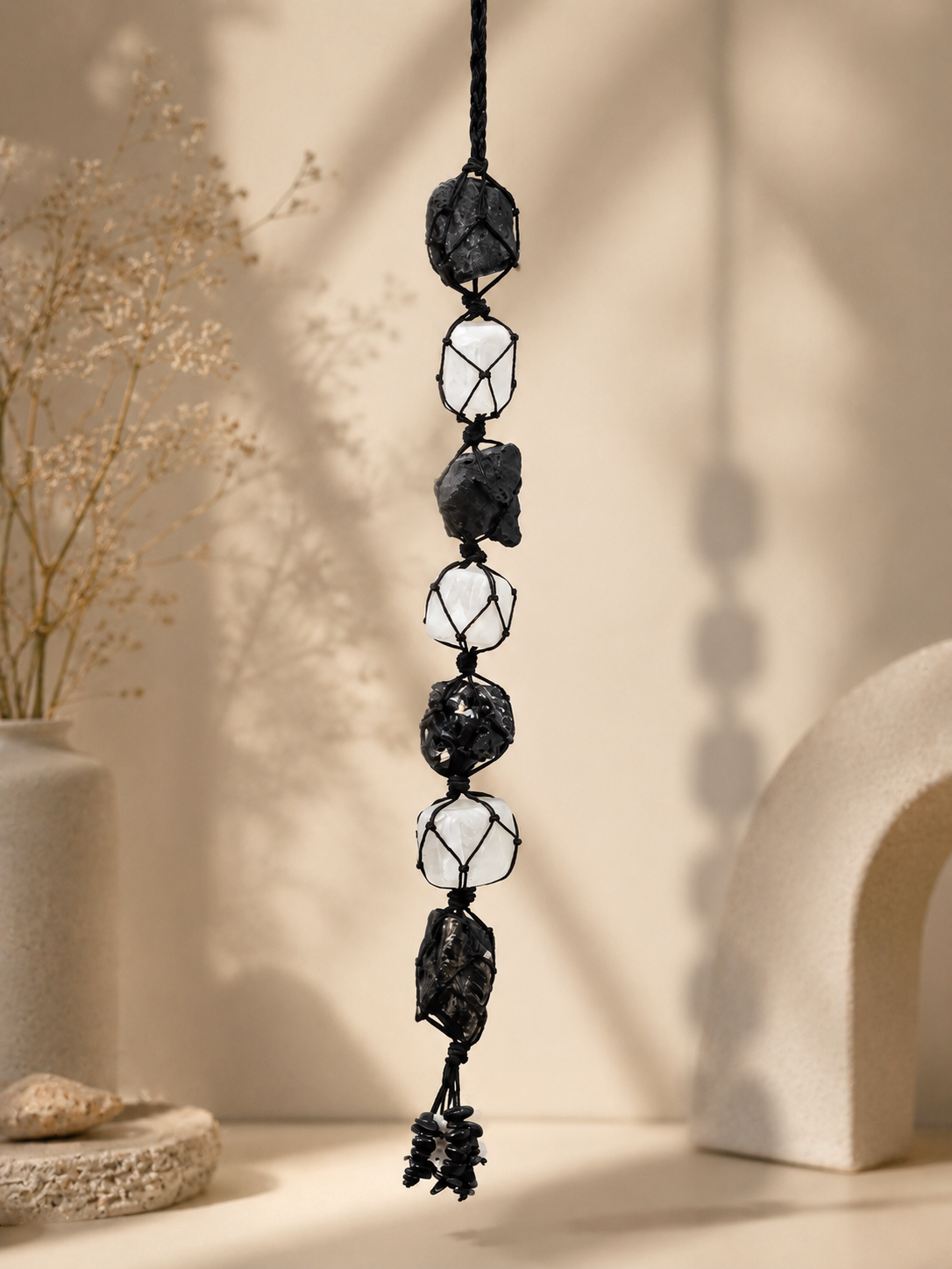 Dây Treo Black Tourmaline & Satin Spar – Bảo vệ và thanh lọc không gian sống
