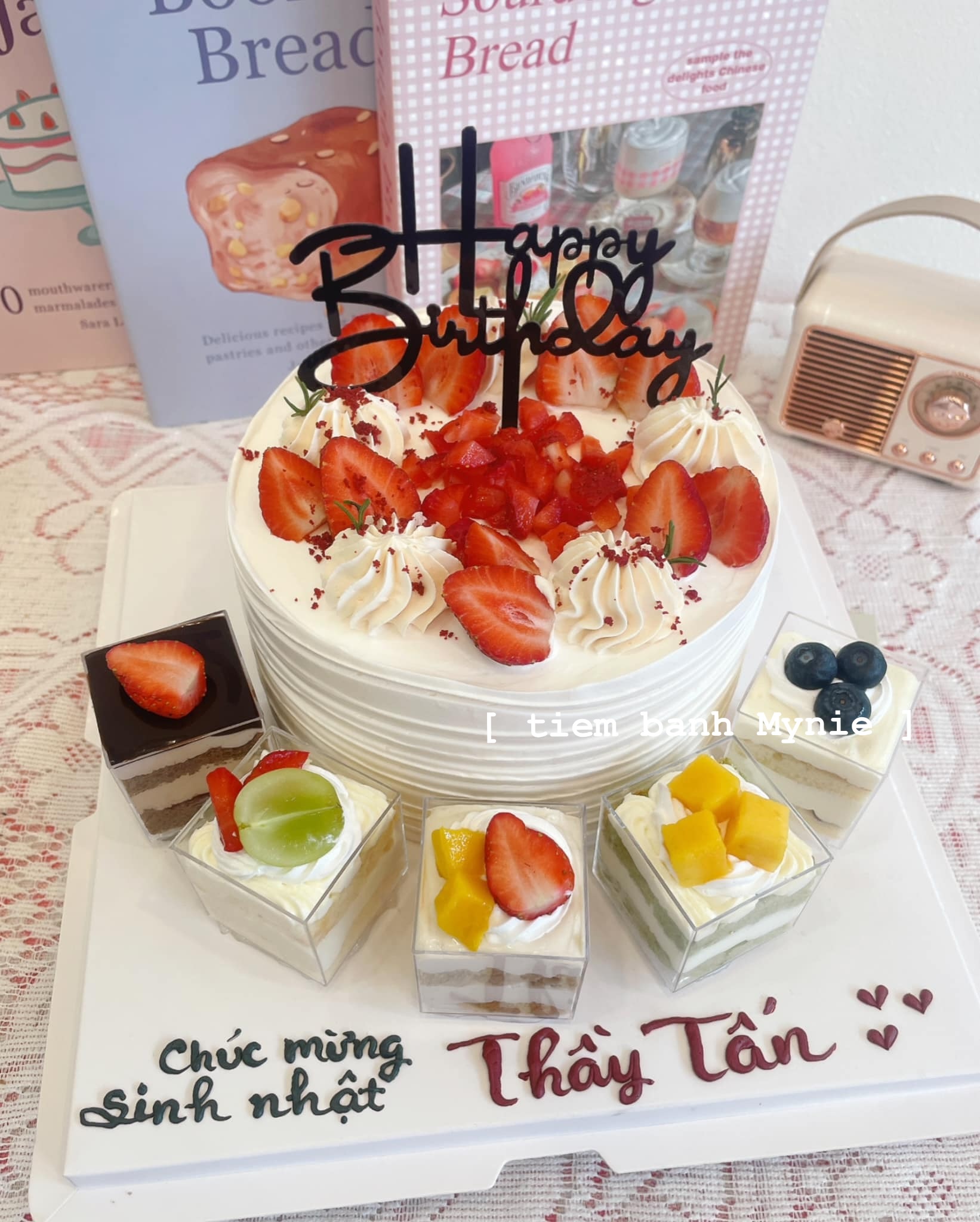 Bánh kem trang trí dâu tây TT0007