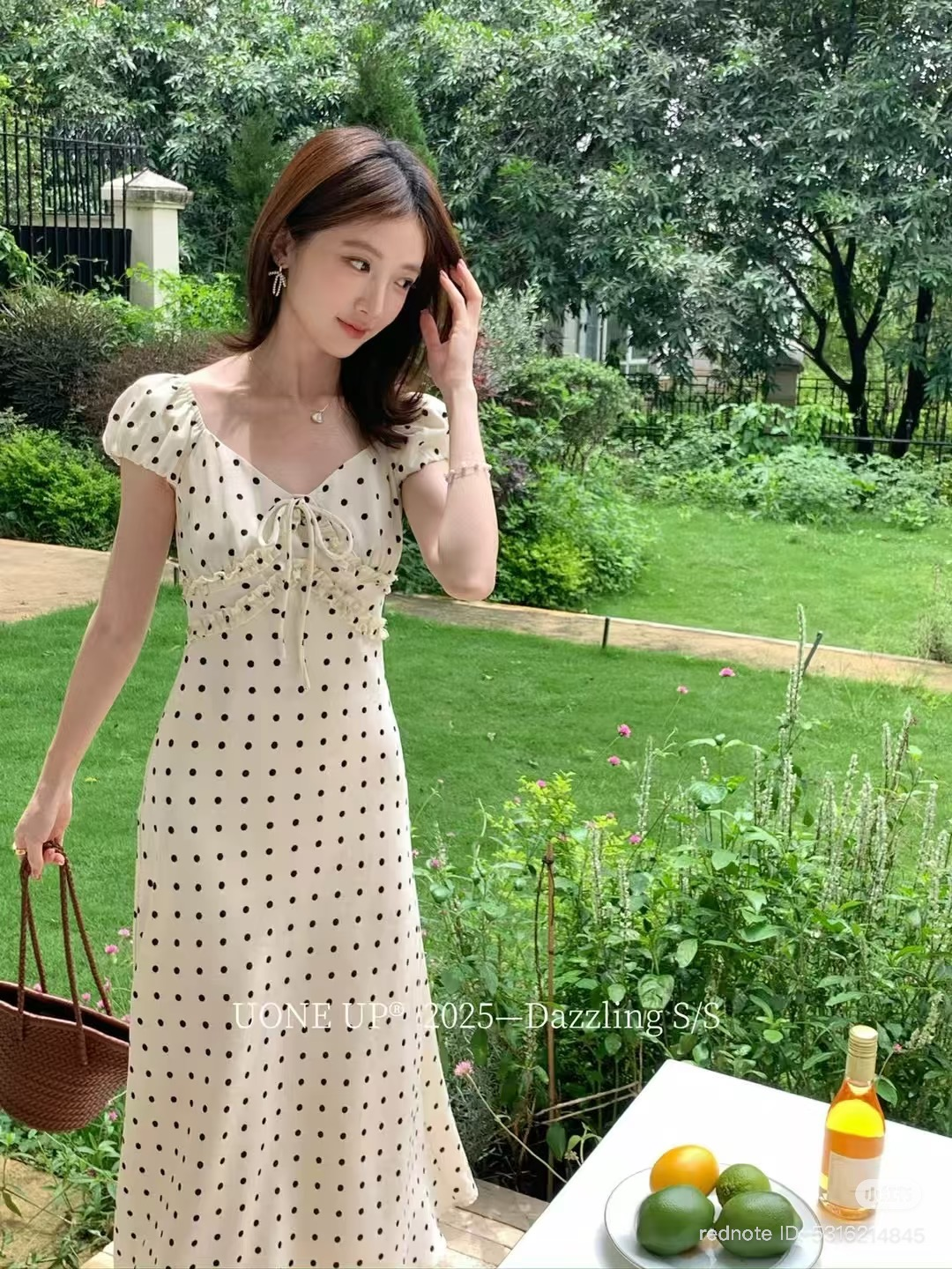 Lucas - Váy chấm bi cổ tim tay hến chun vai chân xòe dáng maxi