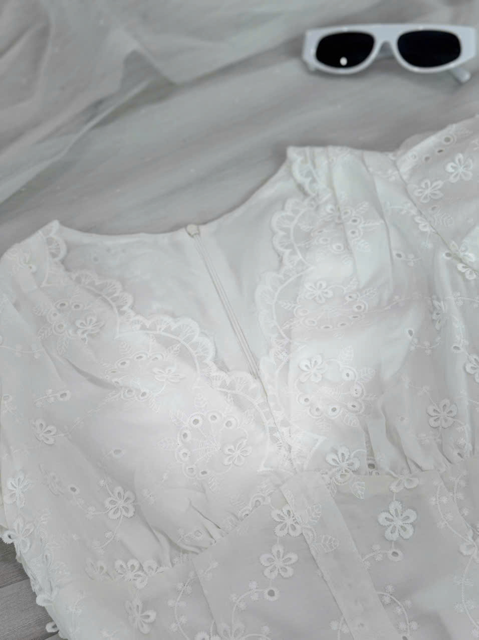 Đầm Xoè Cổ V Tay Bồng