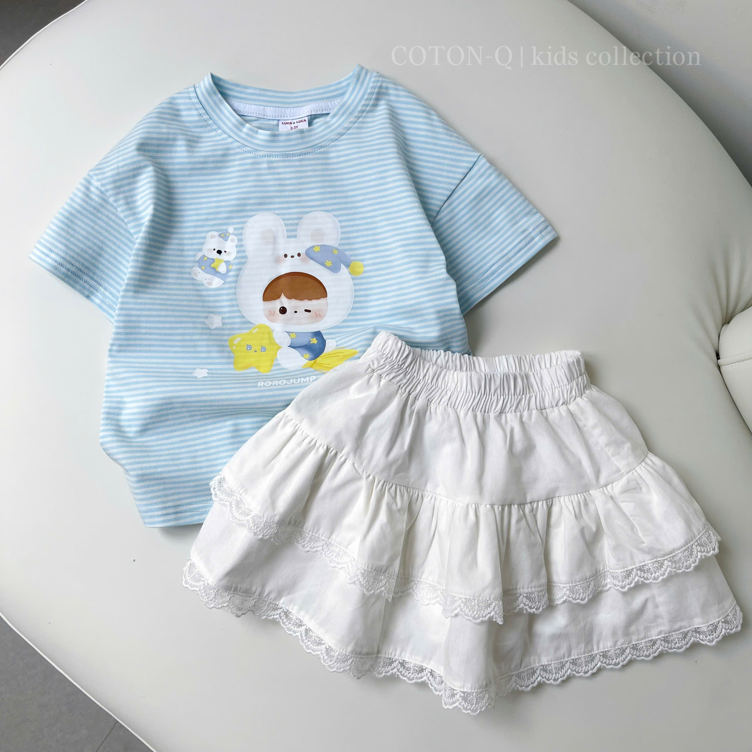 HE82 Set áo thun sọc bé + chân váy trắng