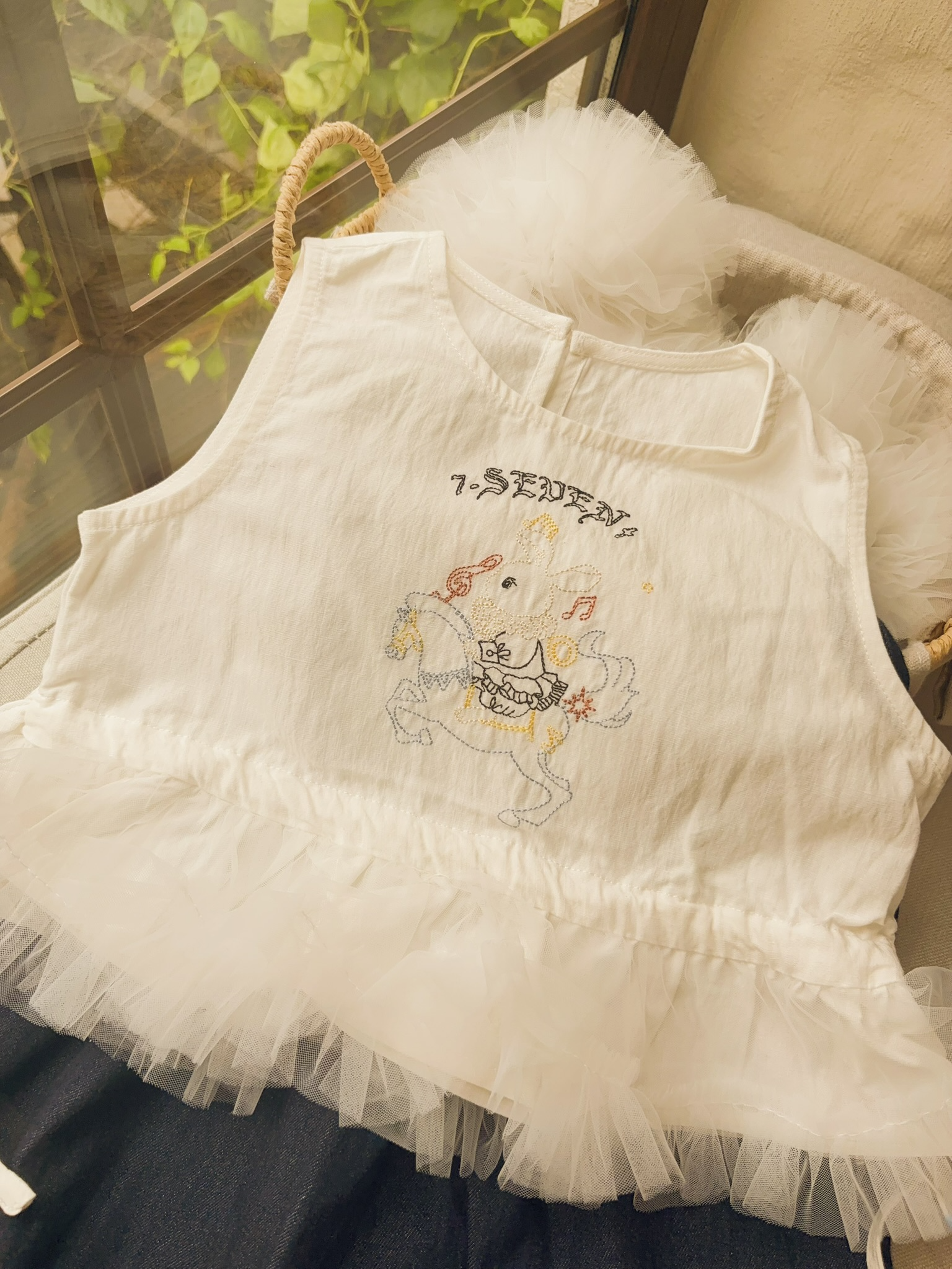 H177 - Áo cotton sát nách hoạ tiết ngựa mix lưới bèo hãng Seven