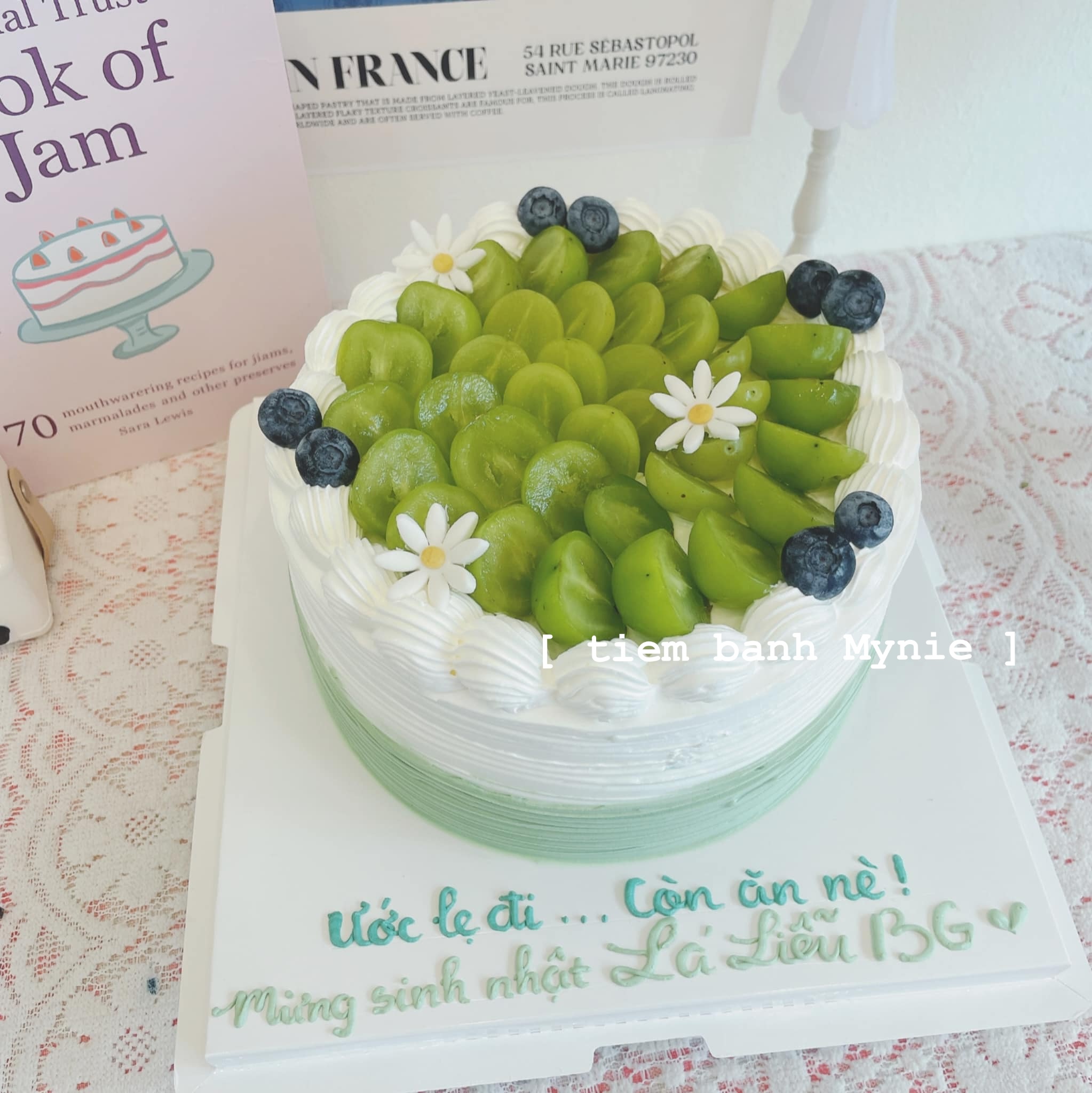 Bánh kem trang trí nho xanh mix việt quất TT0010