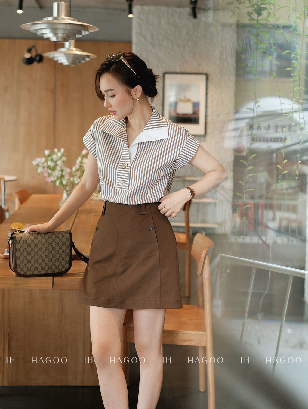 Stand-collar shirt with cuffed sleeves