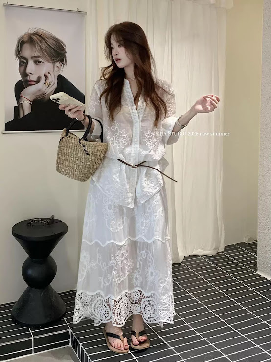 Lucas - Set áo ren cổ tim dáng dài cài cúc + chân váy thêu ren dáng xòe dài phối gấu YJIA_thumbnail_3