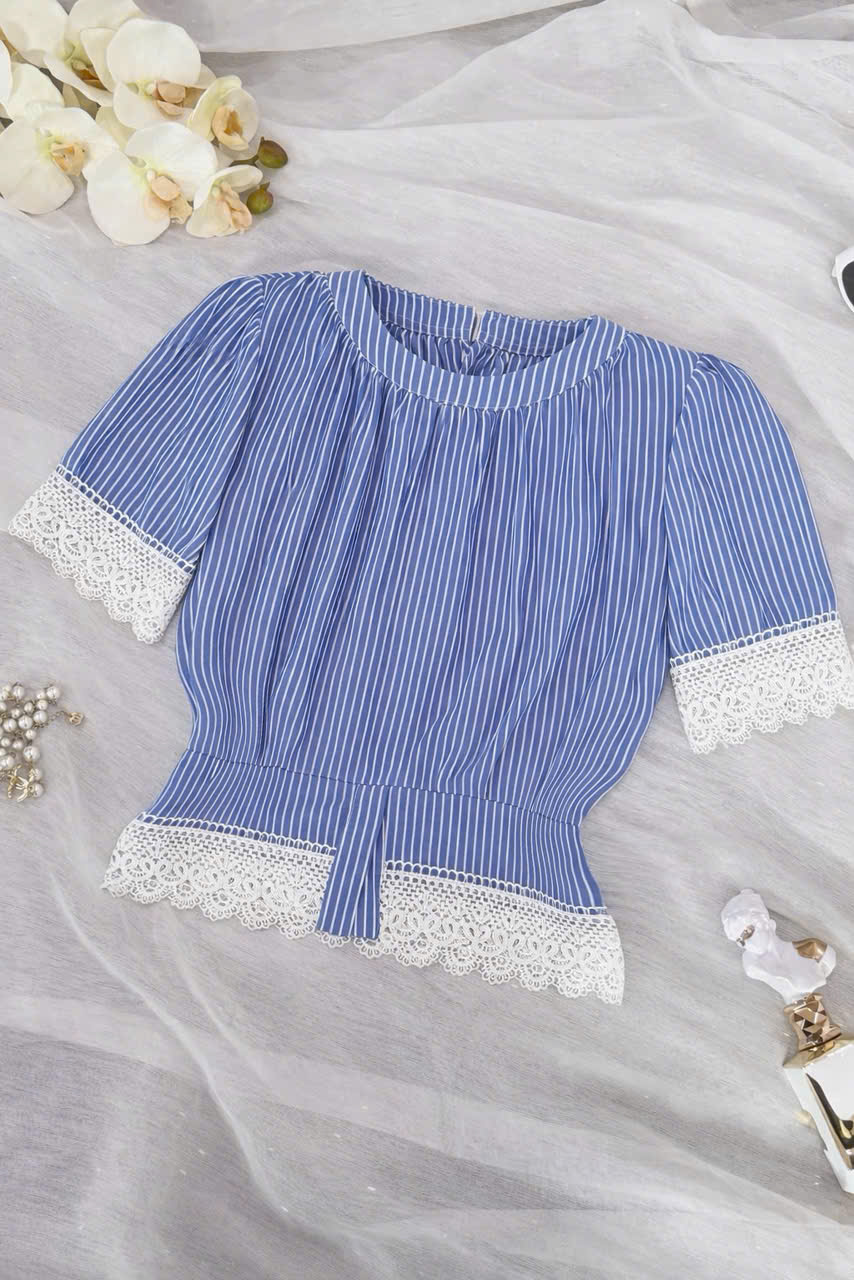 Áo Kiểu Cổ Tròn Phối Viền Ren