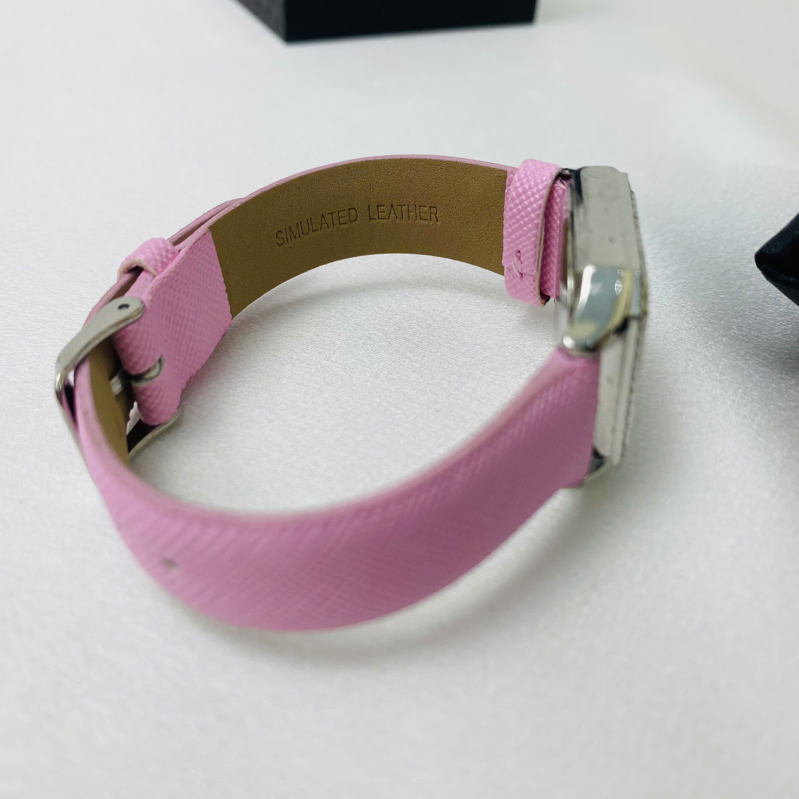 Đồng Hồ Nữ Bebe Dây Da Hồng – Mặt Vuông Đính Đá Thanh Lịch