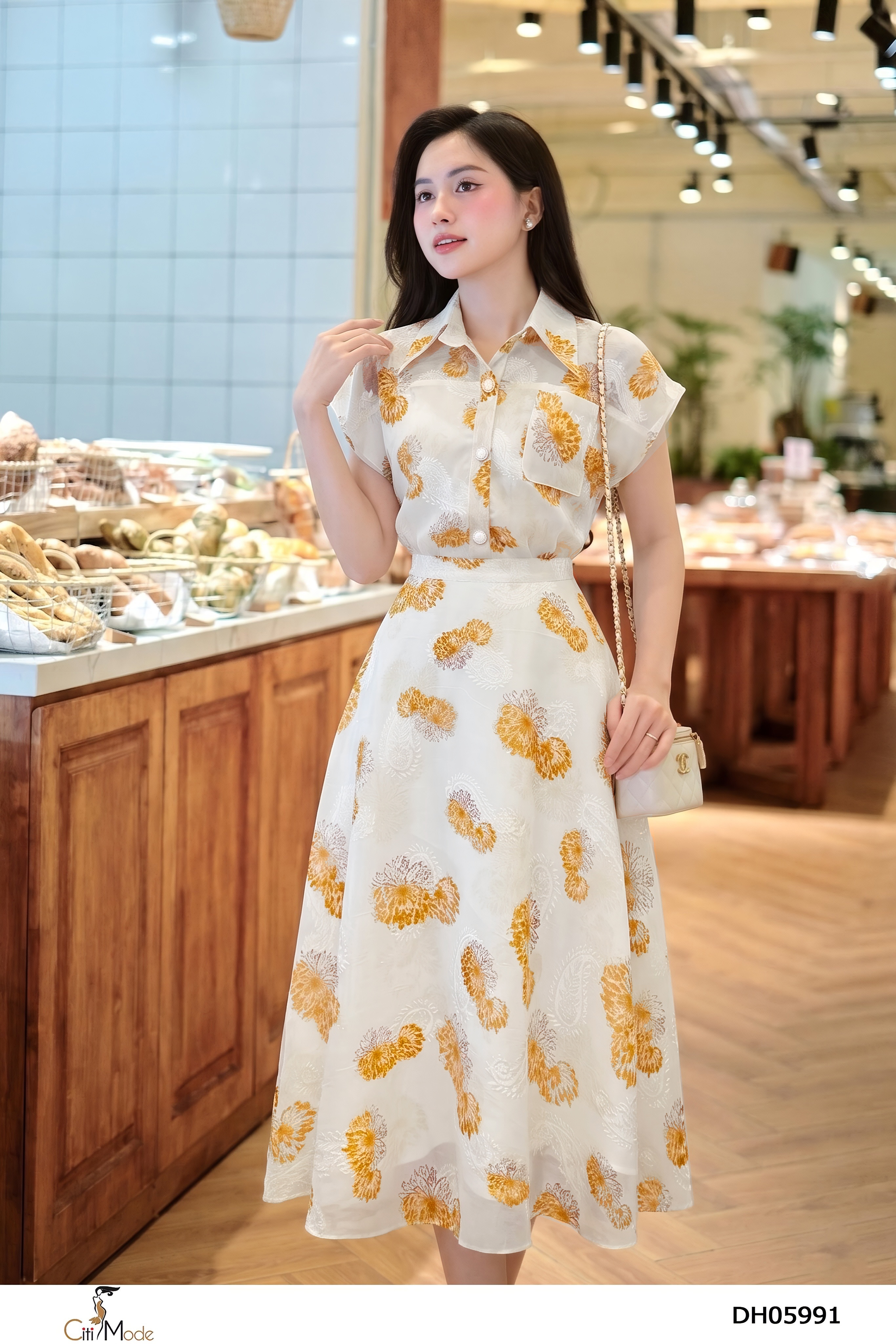 Đầm xòe kem hoa nâu cổ đức tay chờm_thumbnail_5