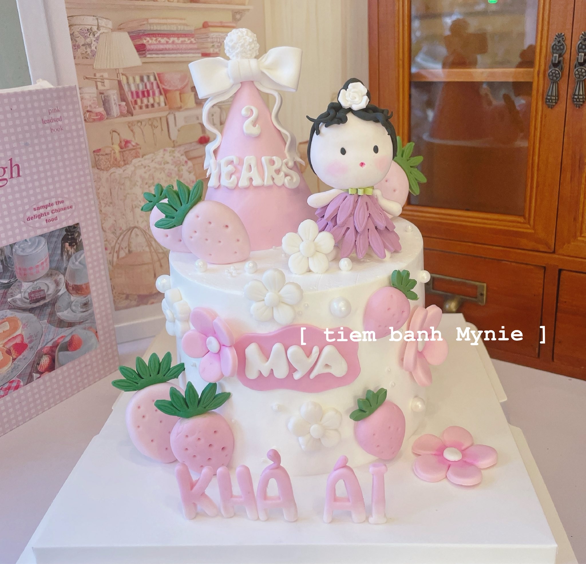 Bánh cho bé gái tone hồng tím