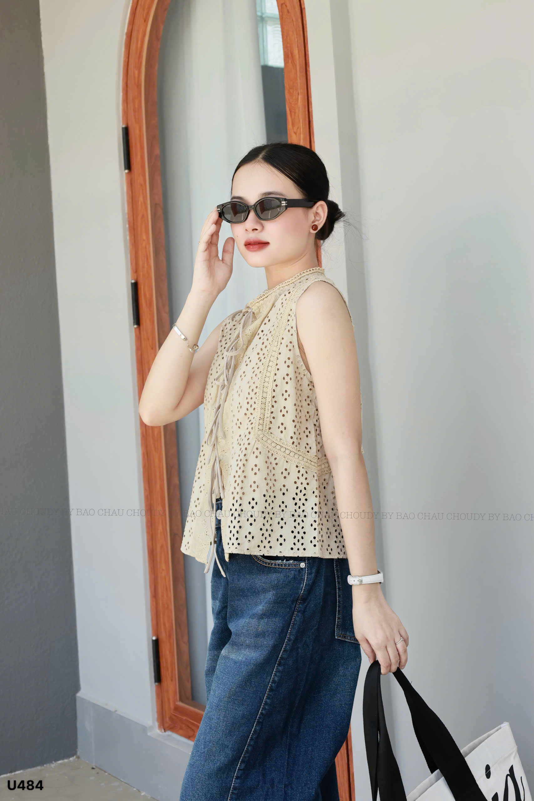 U484 ÁO ĐỤC LỖ 2 MÀU_thumbnail_10