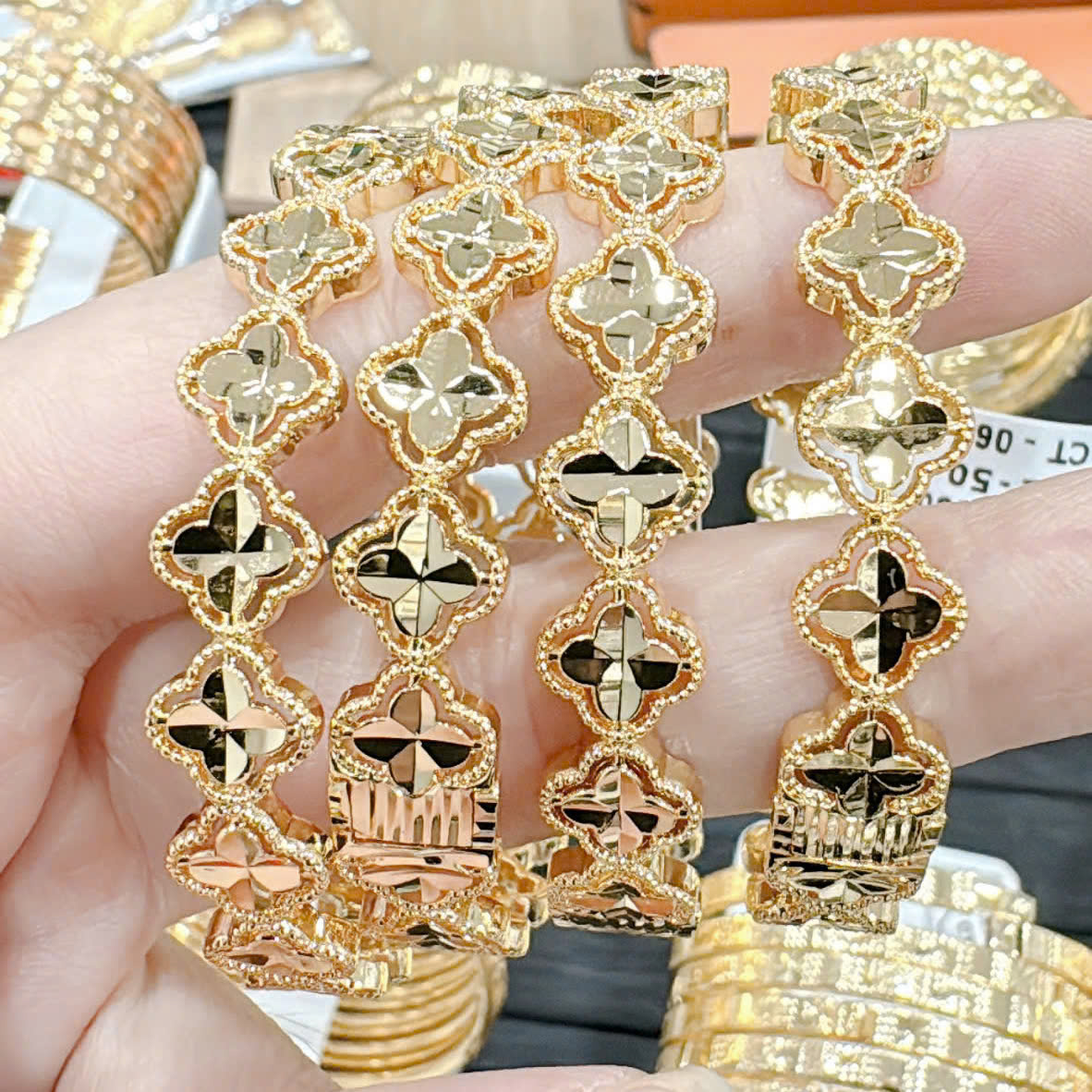 Vòng Tay Cỏ 4 lá Vàng
