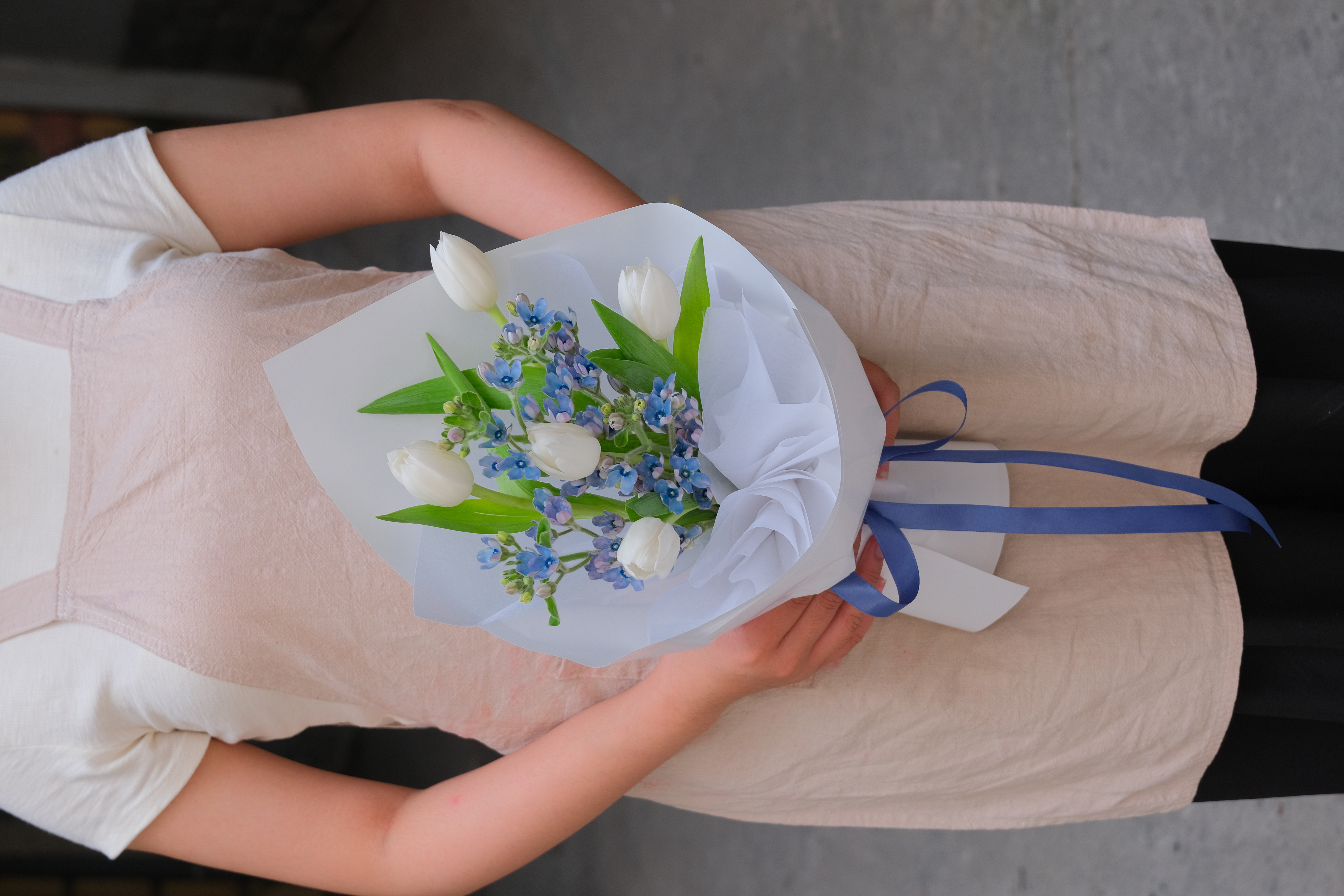 Bó hoa tulip trắng mix sao xanh