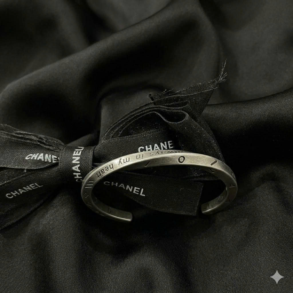 vòng tay cuff titan xoắn kí hiệu chữ._thumbnail_2