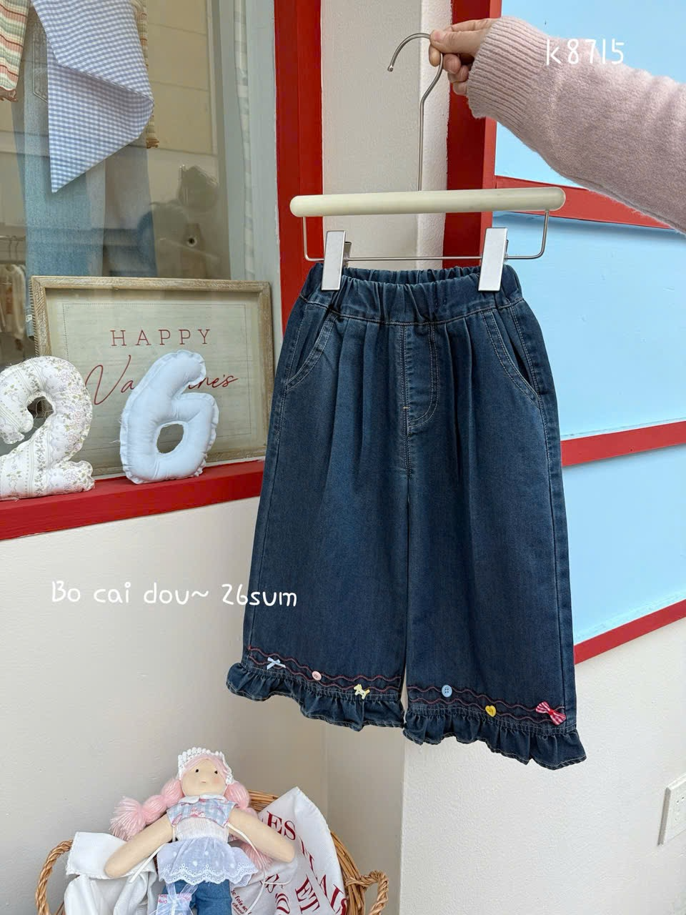 BD02 - Quần bò ống xuông viền bèo gấu đính cúc hãng BD