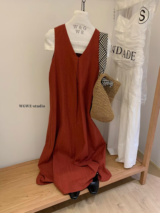 Lucas - Váy zile cổ tim thô đũi thêu chìm dáng suông xếp ly cổ WGWE_thumbnail_3