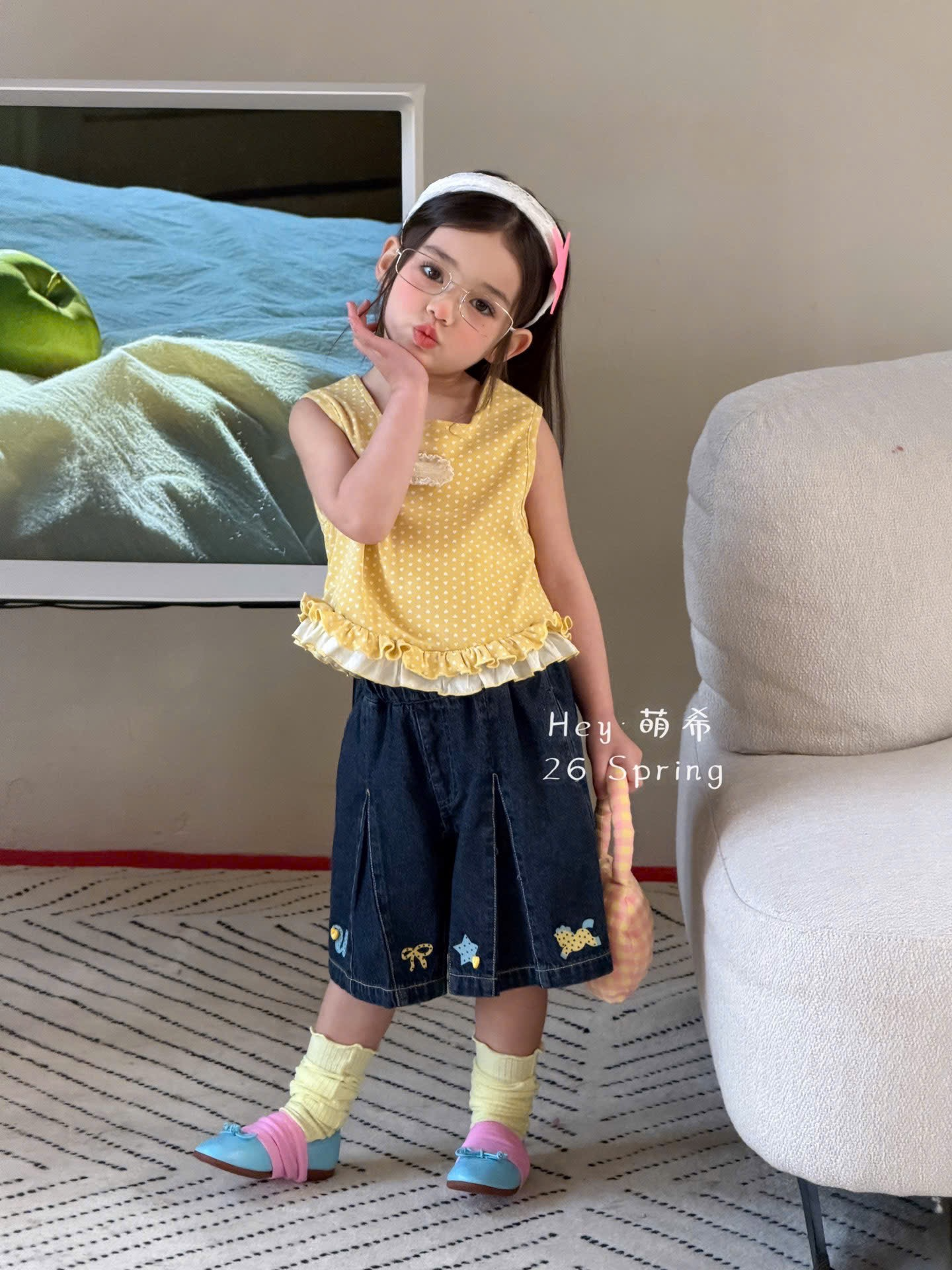 D234 - Quần bò lửng xẻ gấu thêu hãng HMX