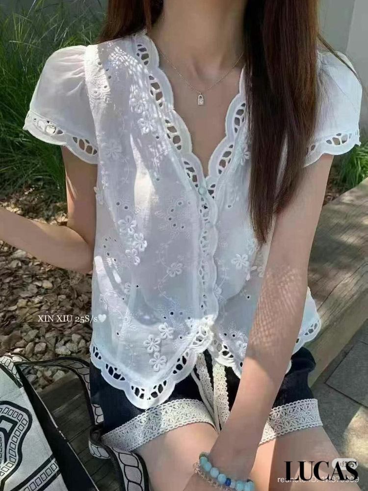 Áo sơ mi thô thêu phối viền ren lỗ cộc tay thêu hoa_thumbnail_1