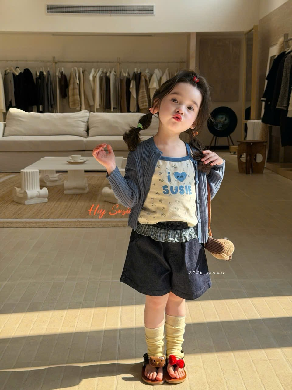 HS33 - Quần short bò xanh đậm viền bèo caro hãng hey Susie