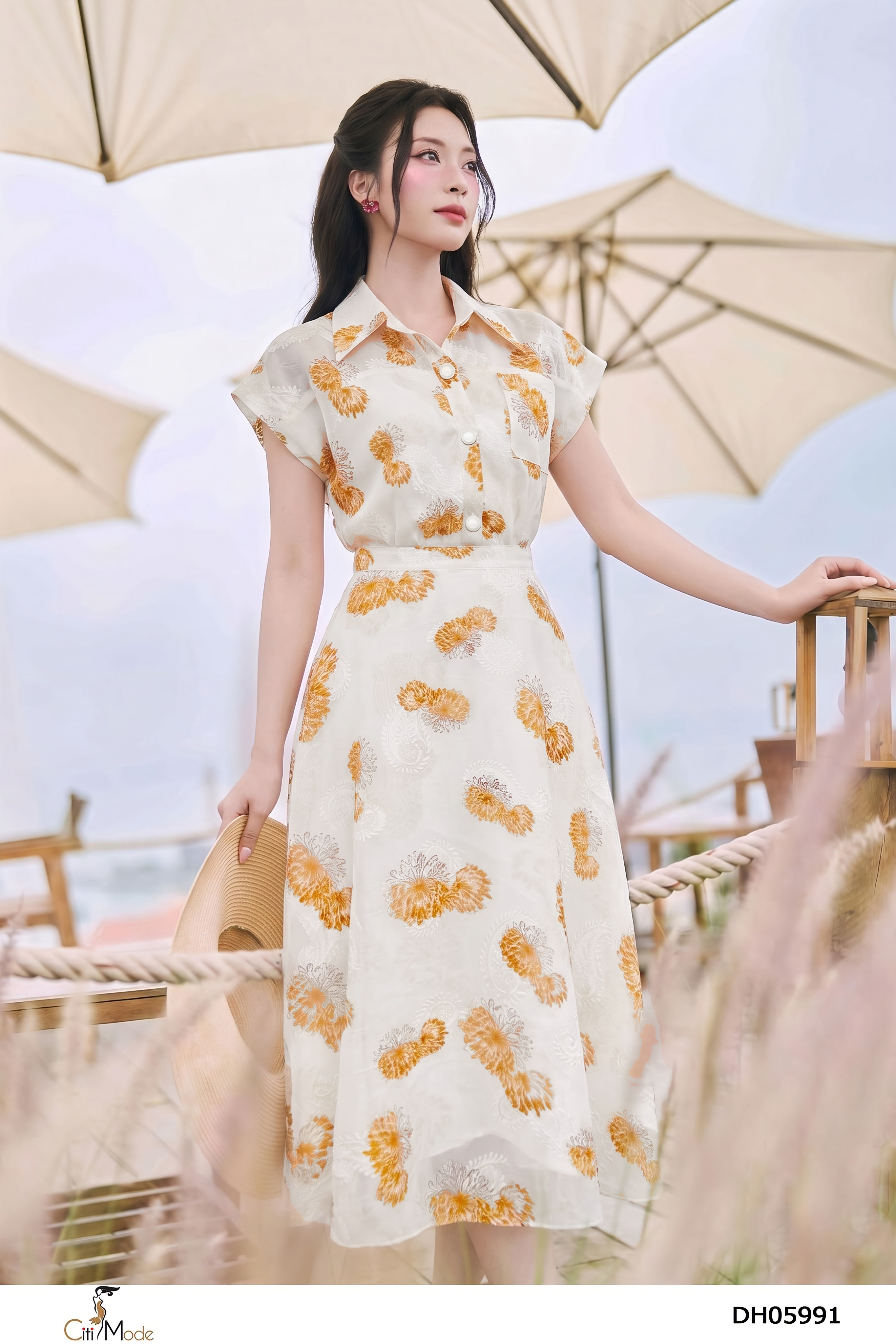 Đầm xòe kem hoa nâu cổ đức tay chờm_thumbnail_4