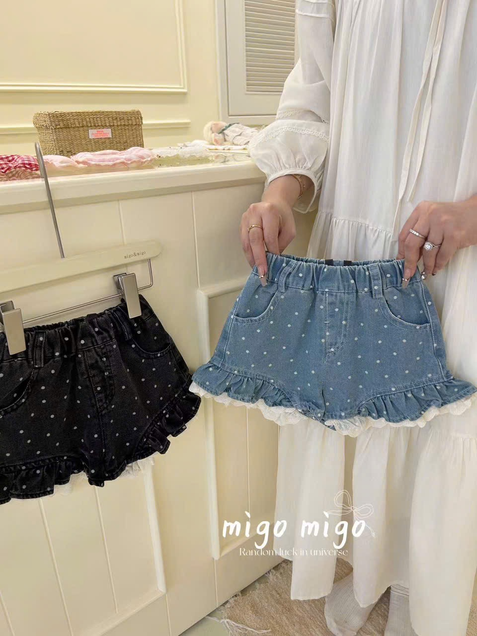 MG08 - Quần short bò viền ren chấm bi hãng Migo_thumbnail_0