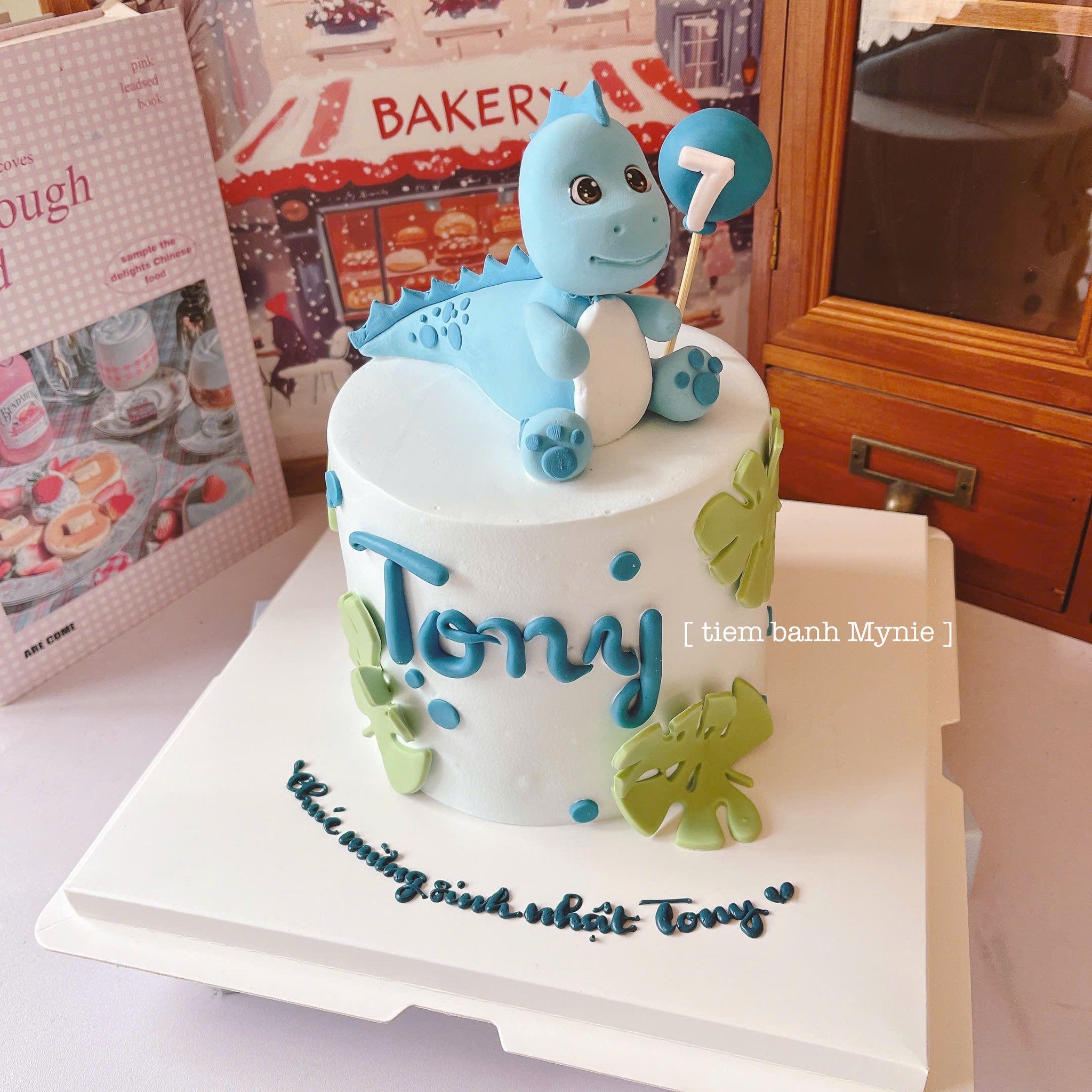 Bánh thôi nôi chủ đề khủng long cho bé trai
