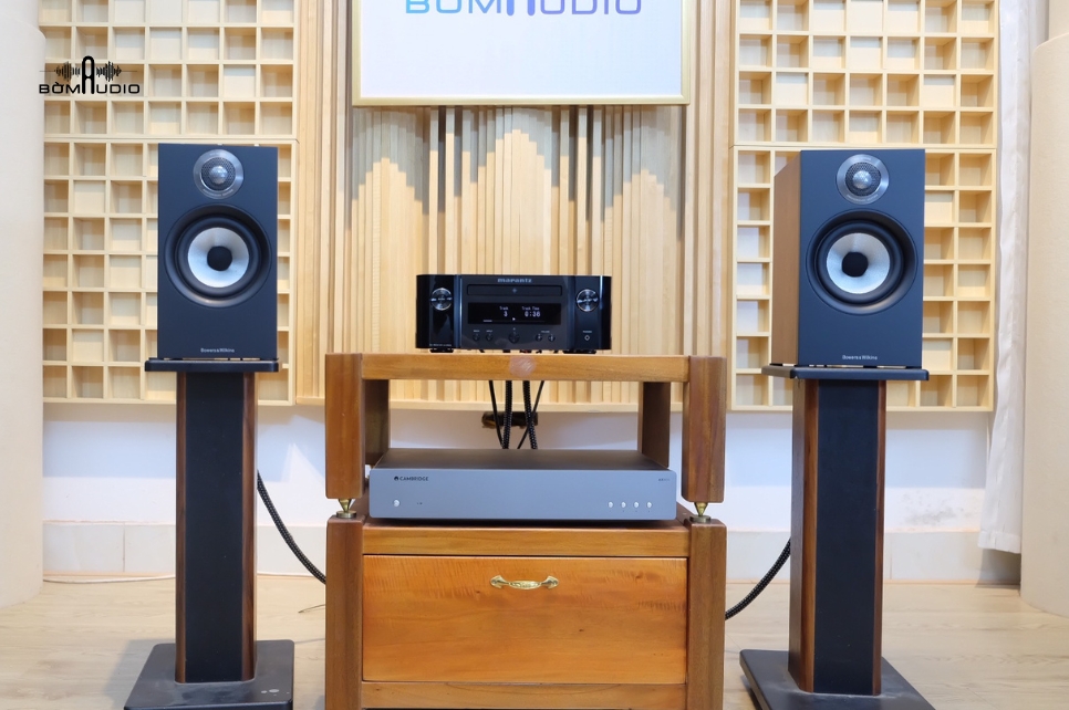 Hình ảnh chụp thực tế Combo Amply CD Marantz M-CR612 + Loa B&W 607 S2 “Anniversary Edition” – B93 tại Bờm Audio.