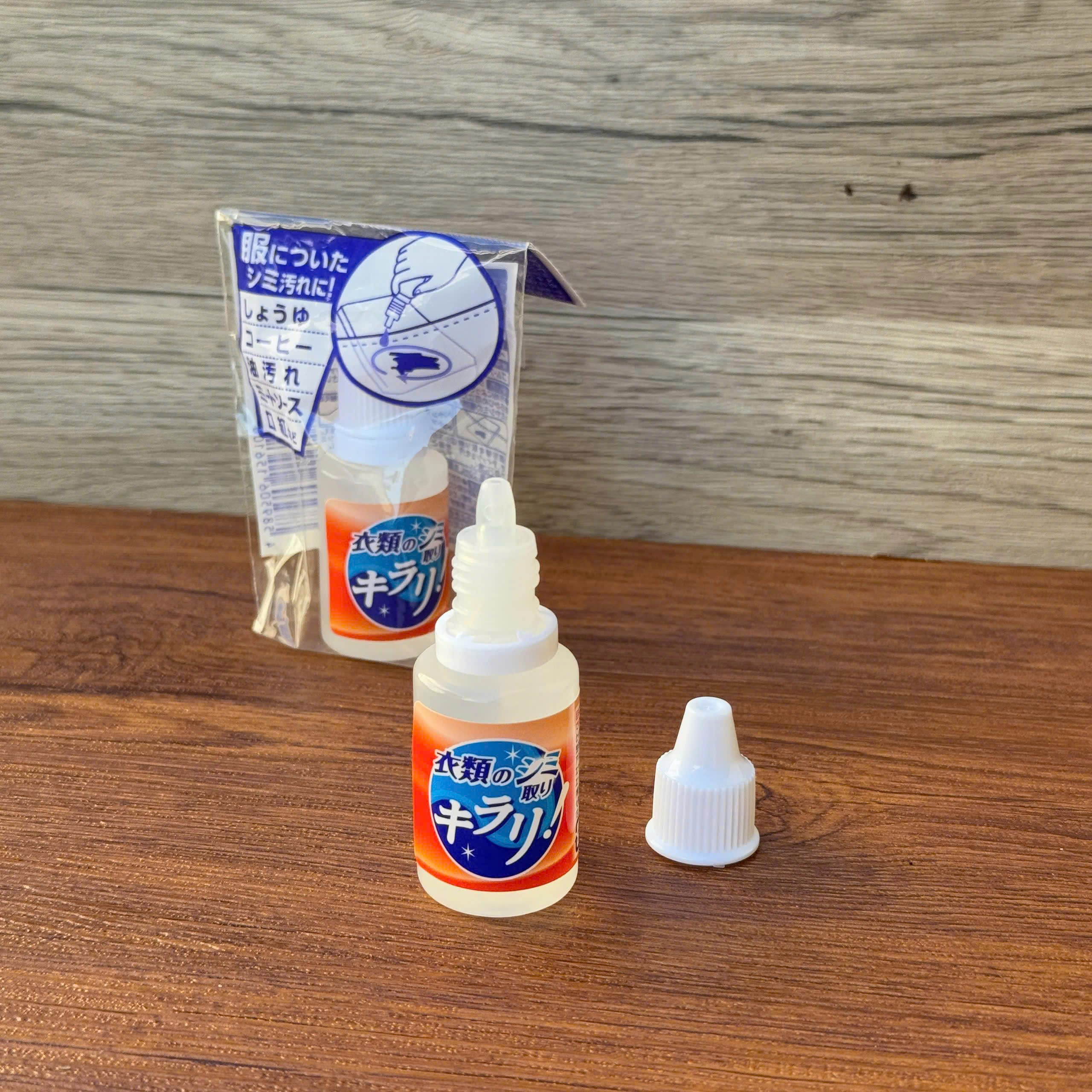 Lọ Tẩy Vết Bẩn Quần Áo Life-do 20ml Nhật Bản_thumbnail_0