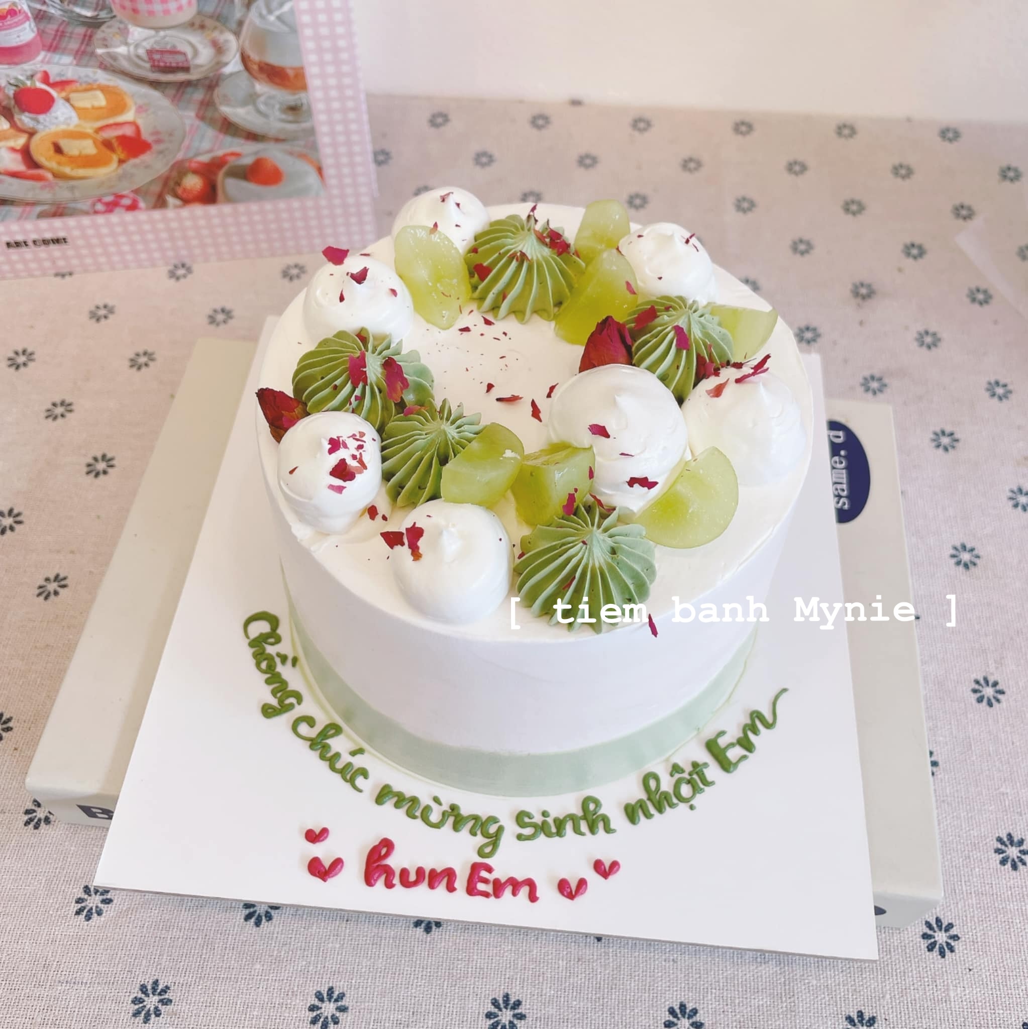 Bánh kem trang trí nho xanh TT0033