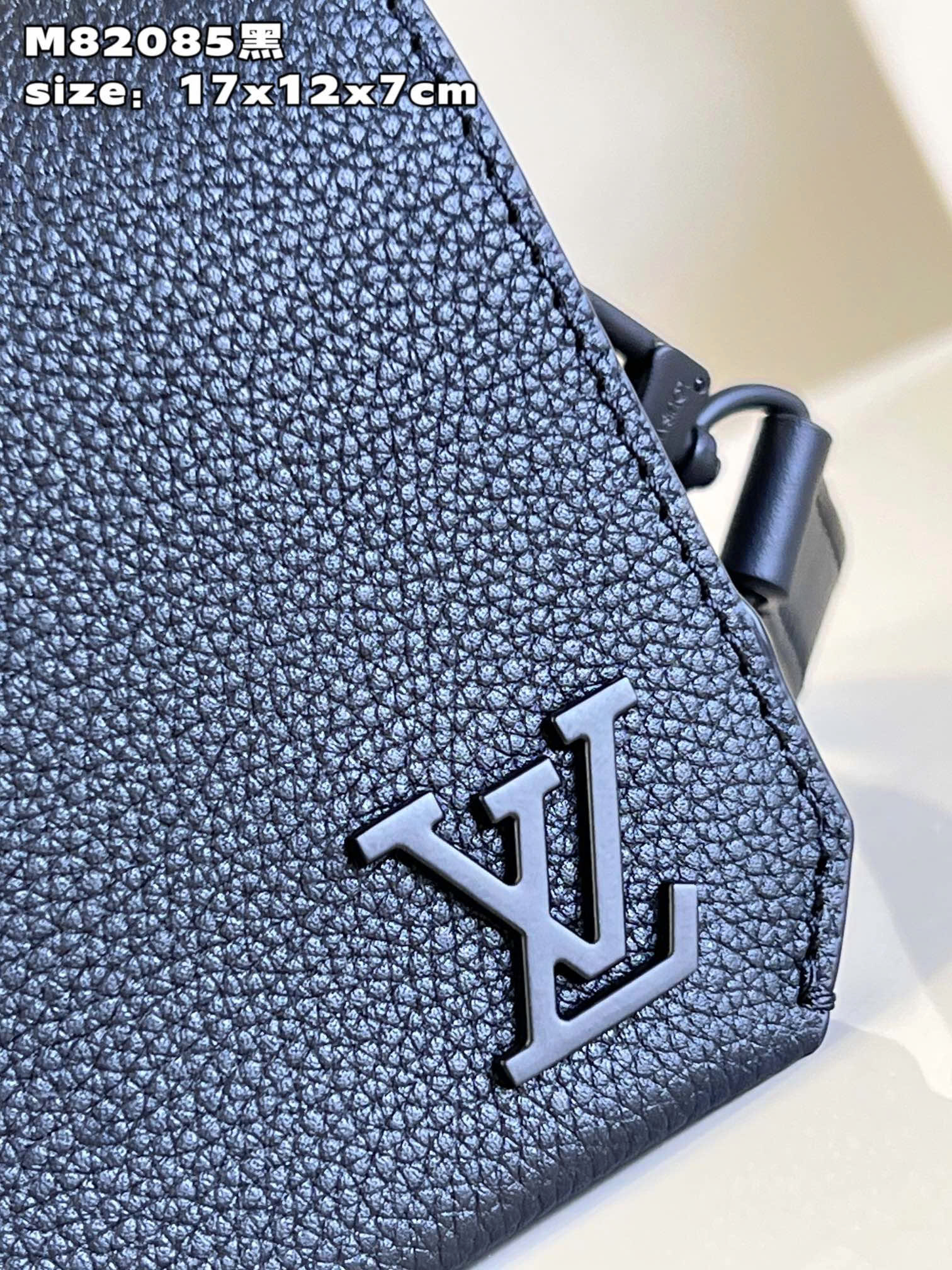 Ví đeo tay Louis Vuitton Fastline