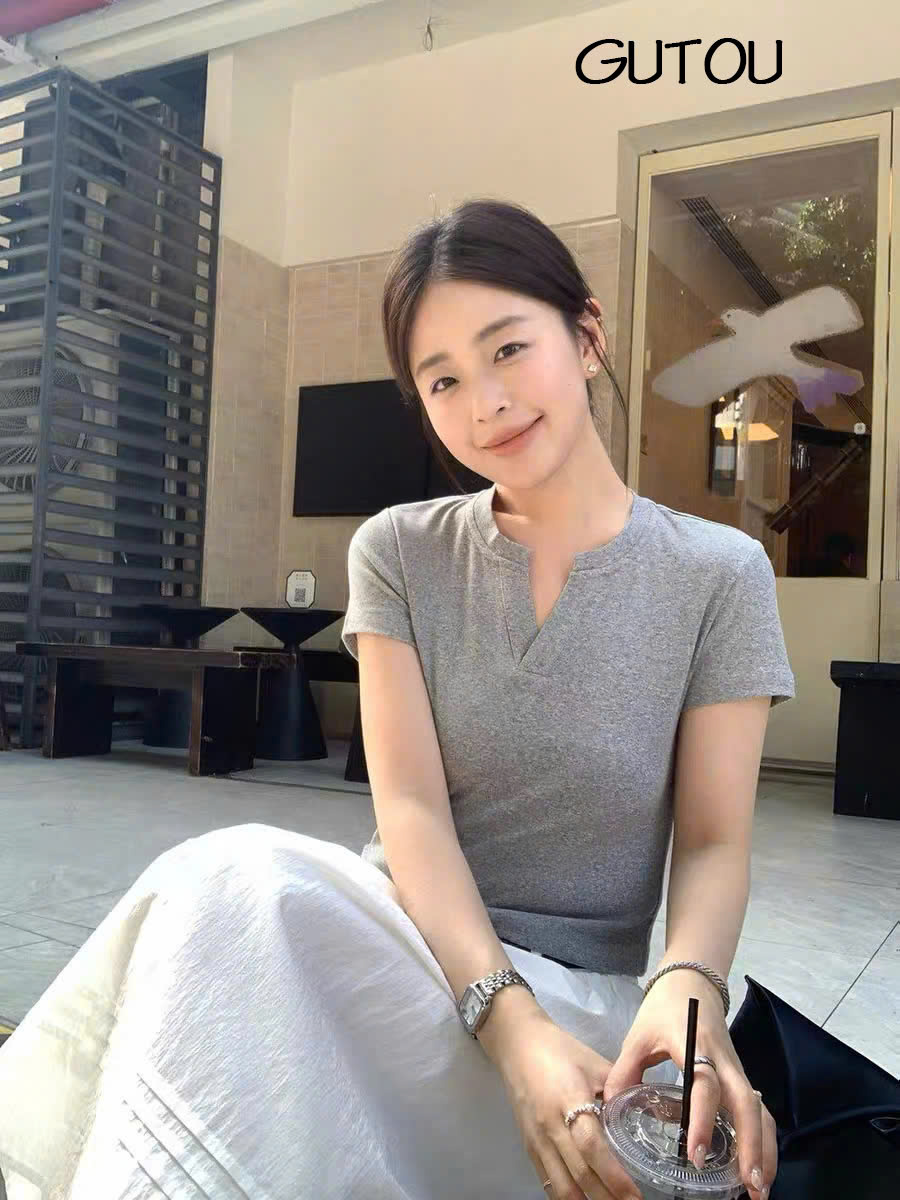 [ GUTOU ] Áo Thun Cổ Xẻ V Soft Chic_thumbnail_8