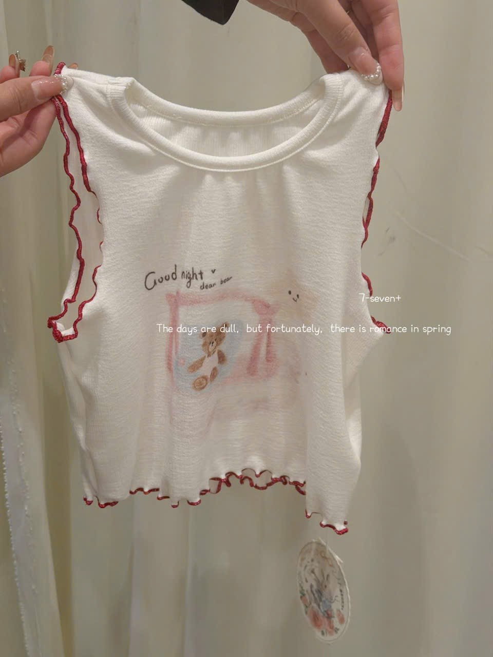 H203 - Áo thun sát nách viền đỏ hoạ tiết gấu hãng Seven_thumbnail_0