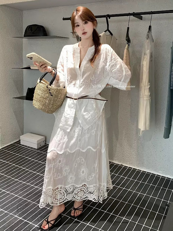 Lucas - Set áo ren cổ tim dáng dài cài cúc + chân váy thêu ren dáng xòe dài phối gấu YJIA
