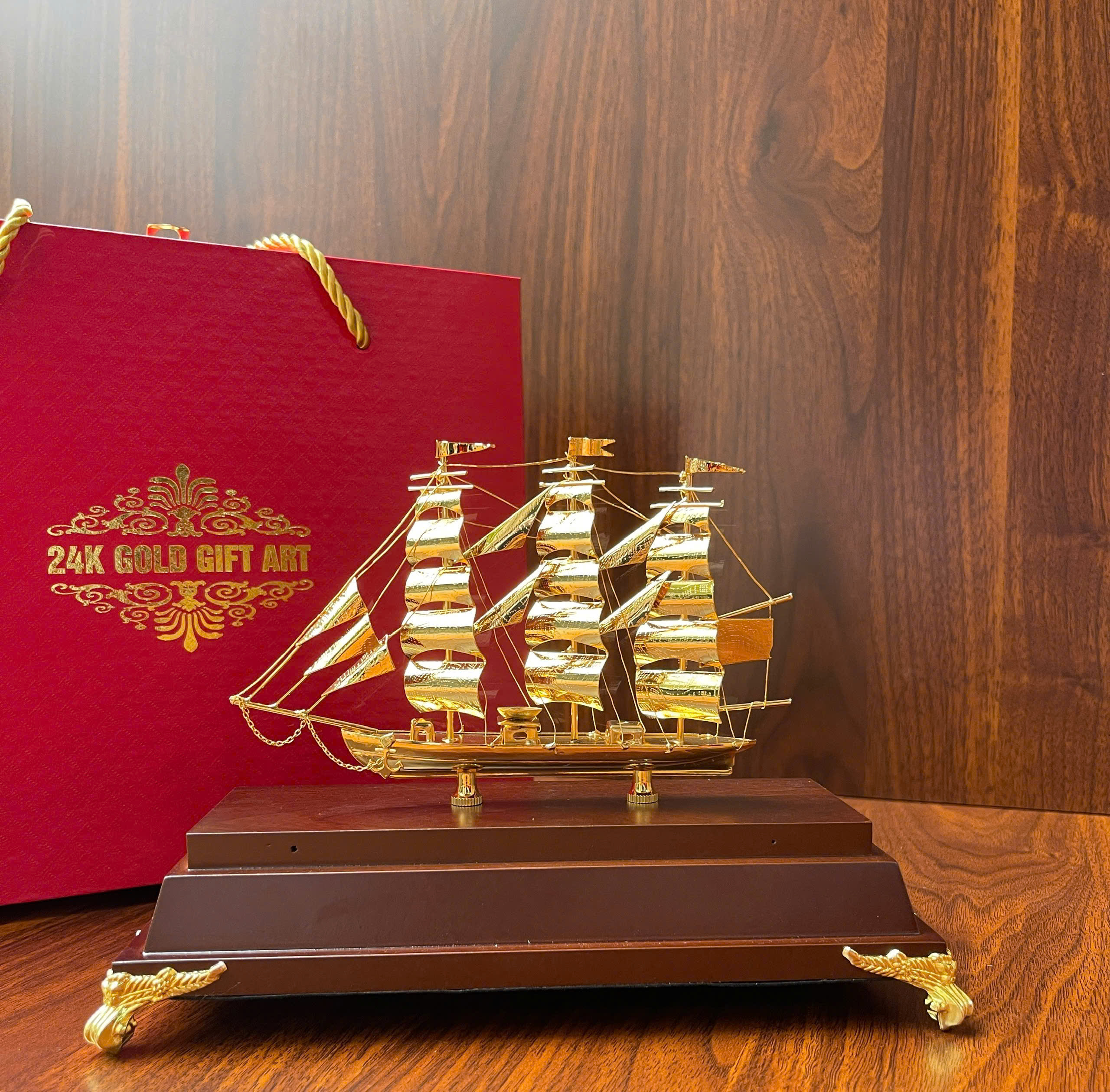 Mô hình thuyền buồm dát vàng 24k KT 22 X 18 CM _thumbnail_1