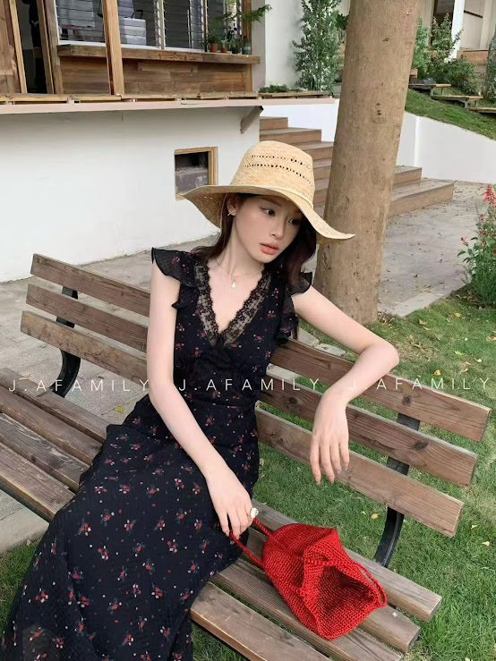 Lucas - Váy cổ tim viền ren chéo ngực tay hến bèo chân xòe dáng dài