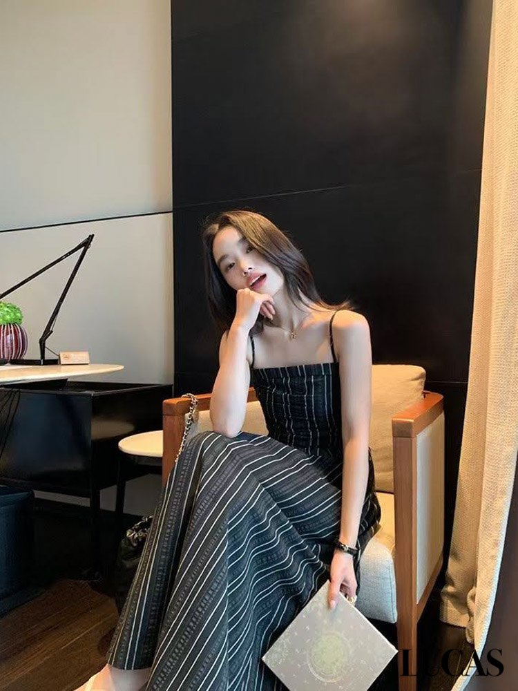 Váy maxi 2 dây ngang ngực vải sọc dọc + belt da đen_thumbnail_2