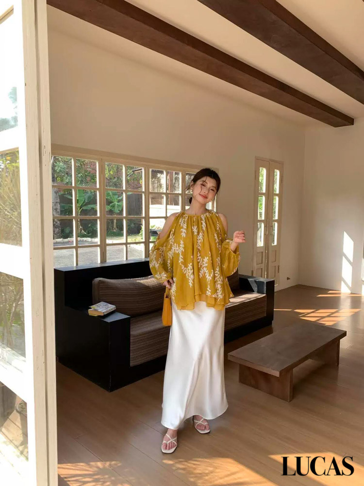 Áo sơ mi voan thêu hoa trắng cổ tròn dáng suông tay bồng cut out vai_thumbnail_2