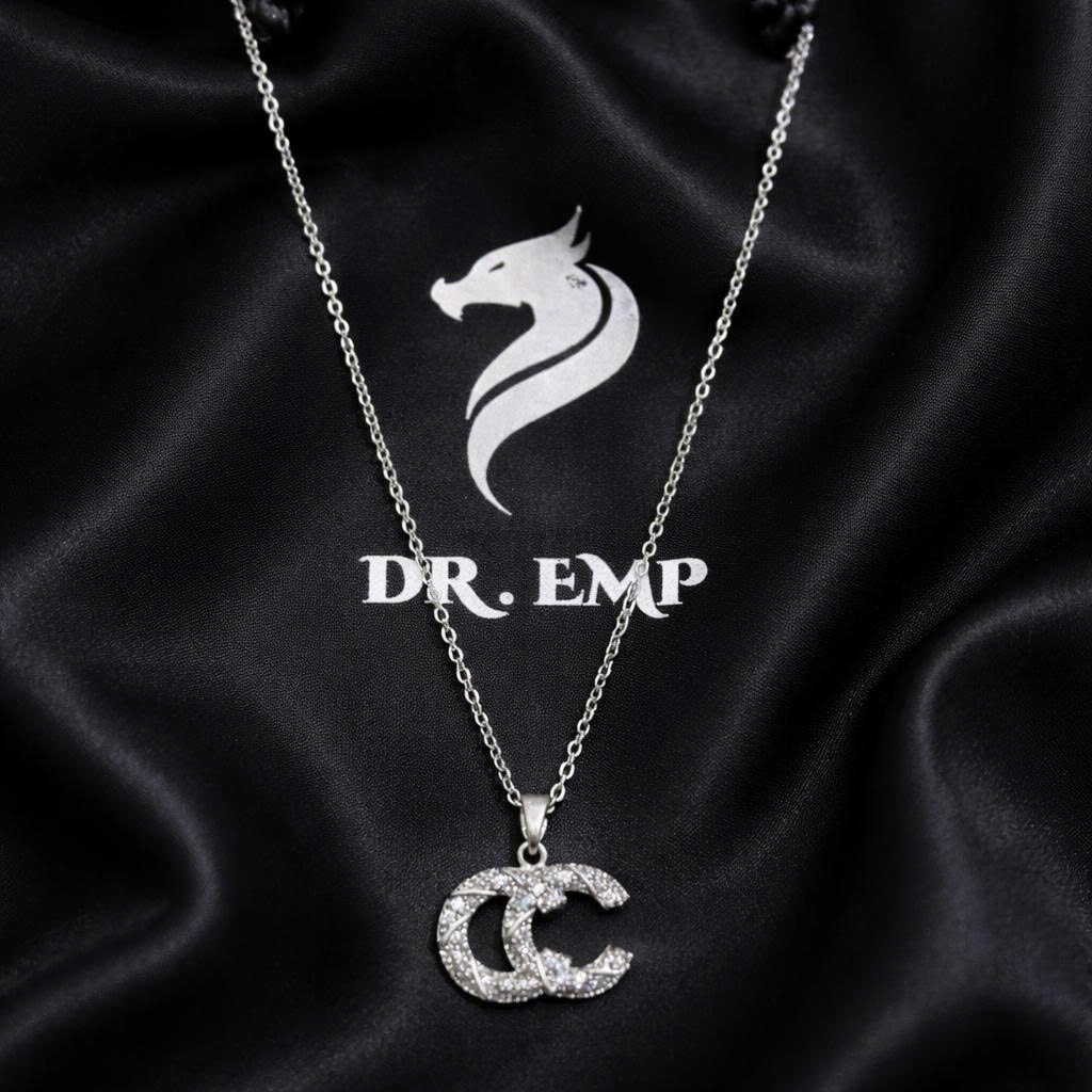 vòng cổ titan bạc charm Logo Guchi to xù full đá