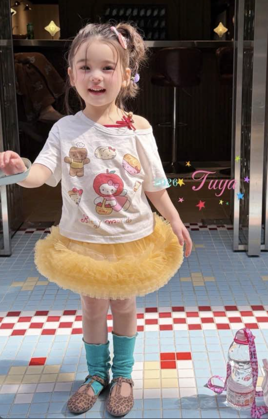 TU01 - Áo thun trễ vai trắng hoạ tiết kitty hãng Tuya