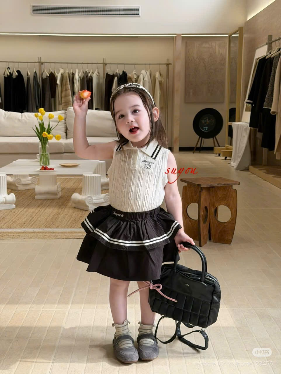 SU85 - Chân váy đen viền trắng hãng Suyou