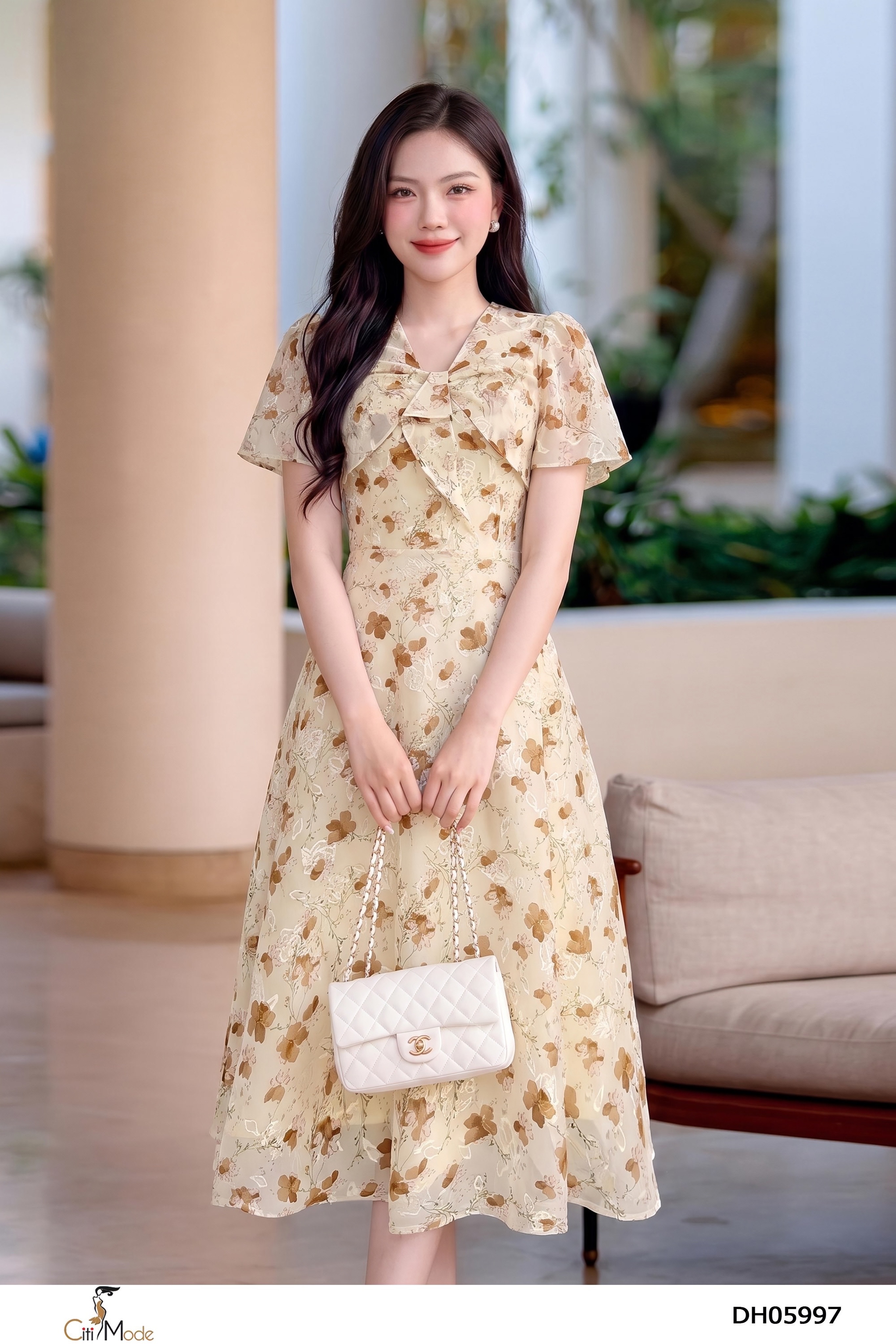 Đầm xòe hoa kem cổ V nhún ngực cách điệu, tay loe_thumbnail_7