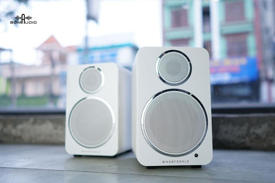 Wharfedale DS-2 sử dụng cấu trúc 2 loa 2 đường tiếng