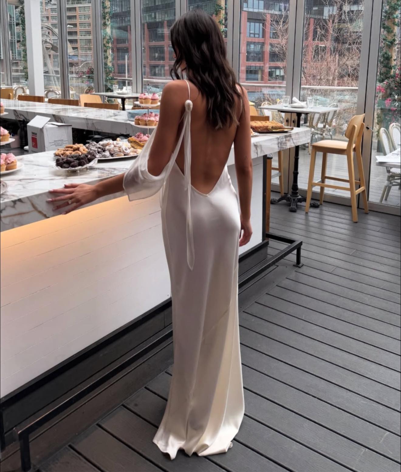 Váy lụa cổ đổ