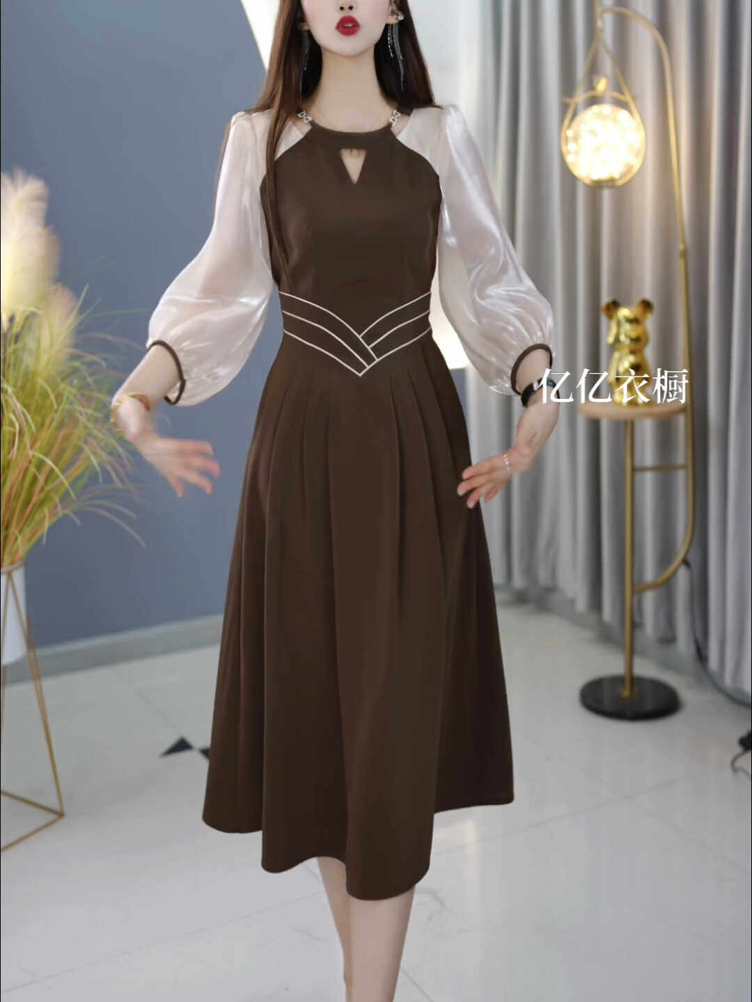 18404-Đầm xòe nâu phối tay voan trắng  viền eo cách điệu ( chất voan,lót thun , có túi)