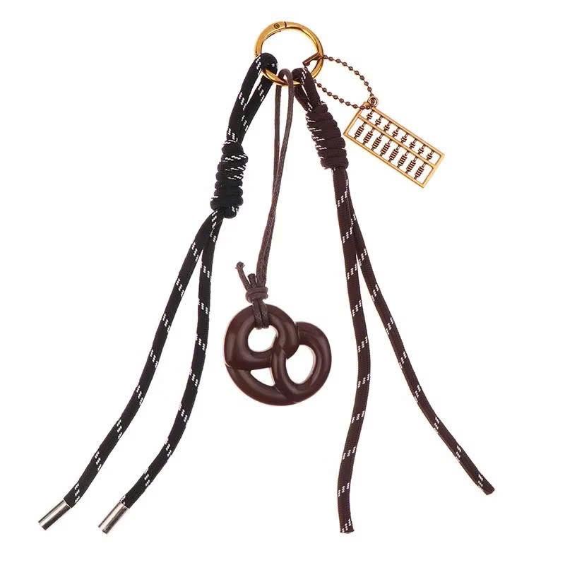 Móc Khóa Dây Dắt Bánh Pretzel Nâu Vintage PK011