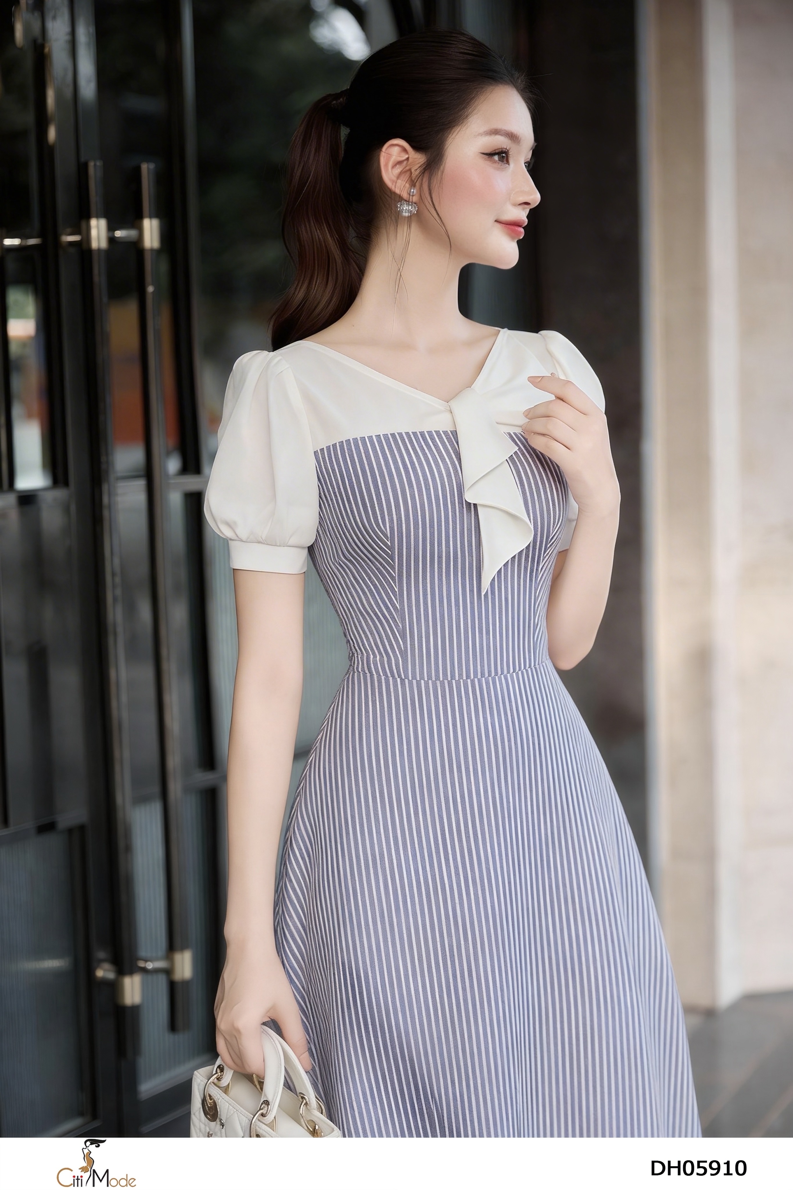 Đầm xòe kẻ phối trắng tay cọc cổ V_thumbnail_2