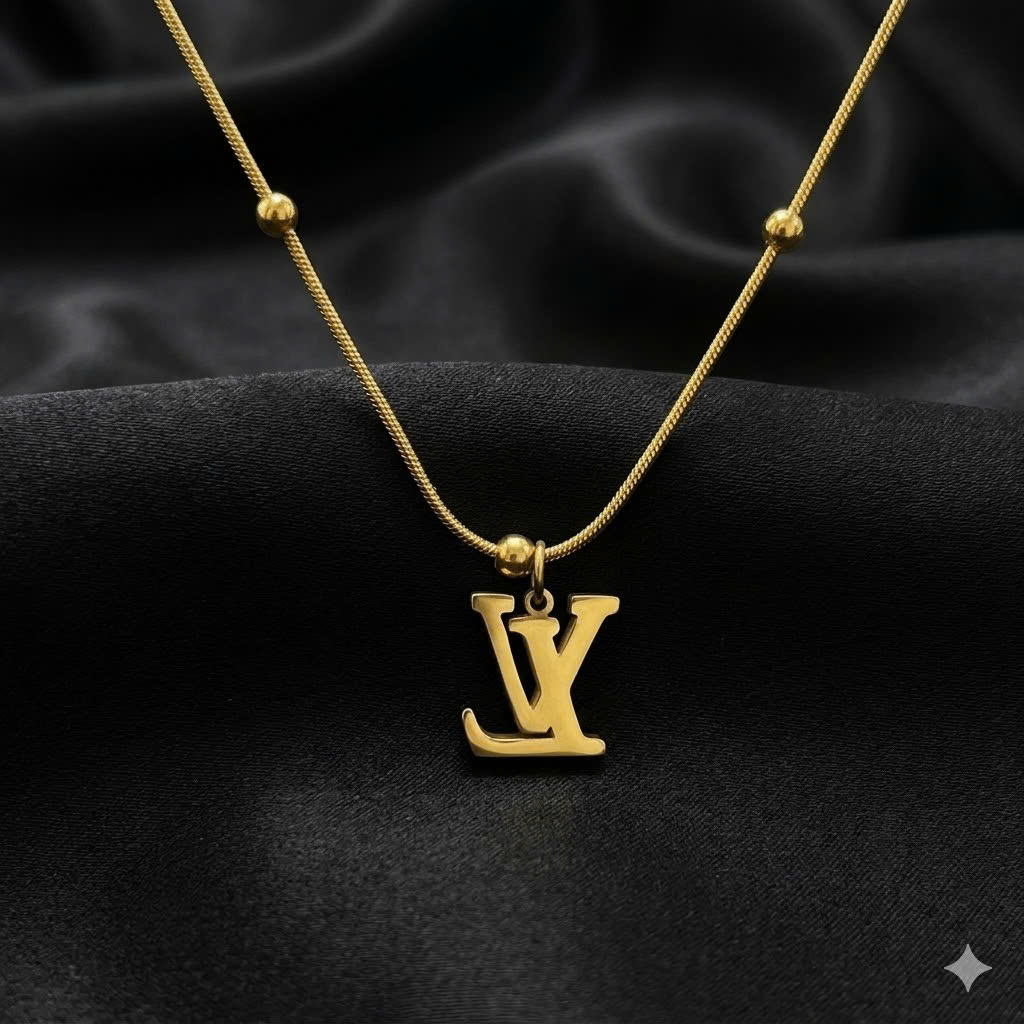vòng tay titan vàng charm LV trơn to