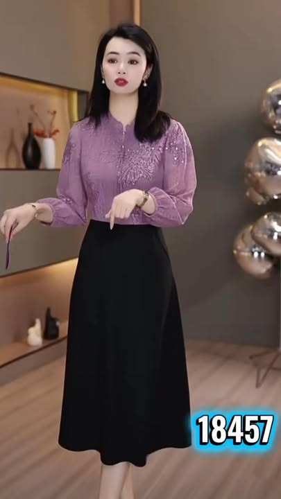 18457-Đầm xòe phối tím đen tay dài  cổ trụ cách điệu (  voan lụa,lót)