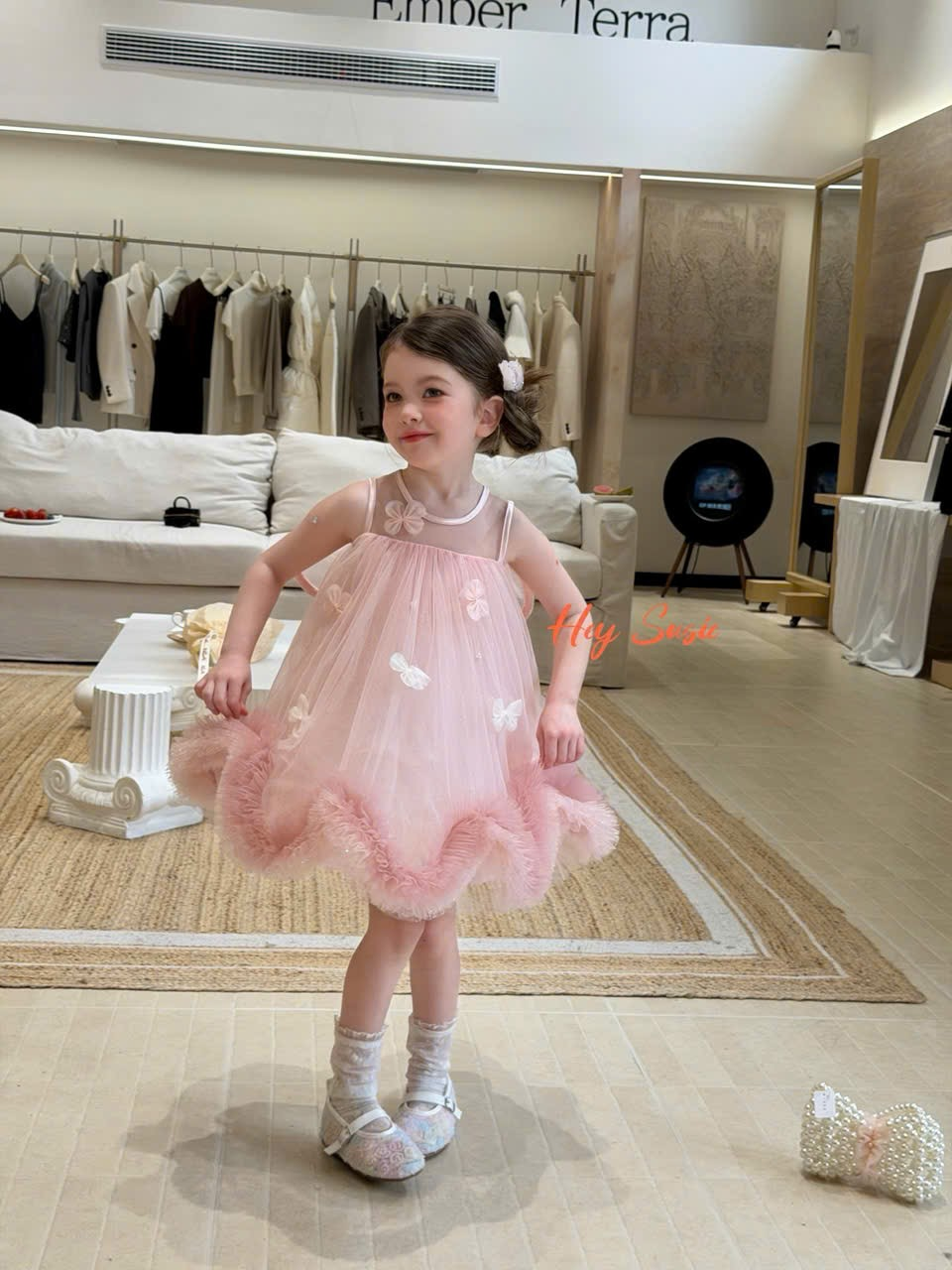 HS07 - Váy sát nách hồng liền voan đính bướm hãng Hey Susie